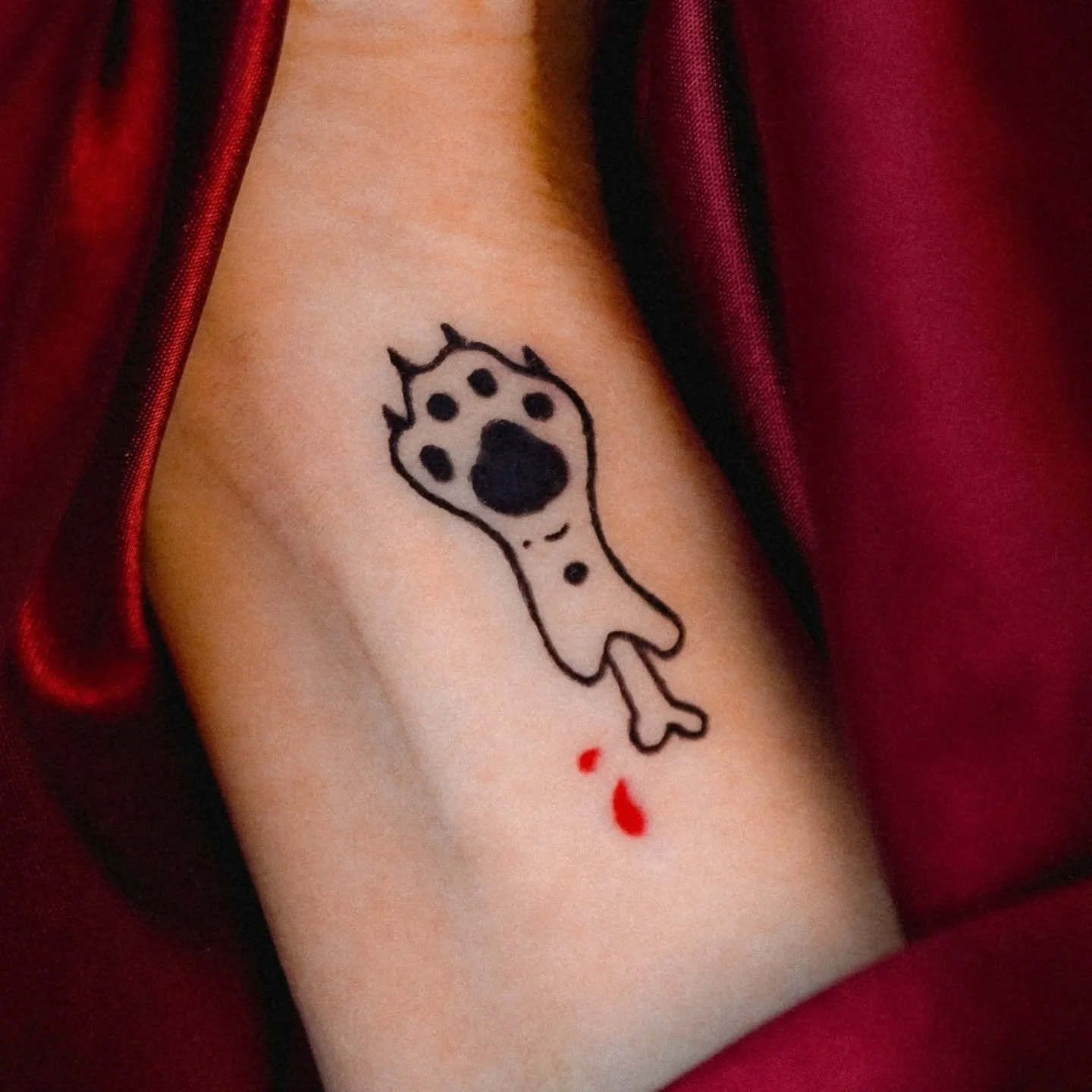 Red Cloth Vol. 695 &ndash; Dripping Claw Edition

Not your average paw tattoo! This one's leaking secrets, or maybe just the aftermath of a nine-lives mishap.

🖤 Bookings open &ndash; link in bio.

✨Guest tour✨
//BKK &lt;26-29 Dec&gt;
//CNX &lt;3-5 