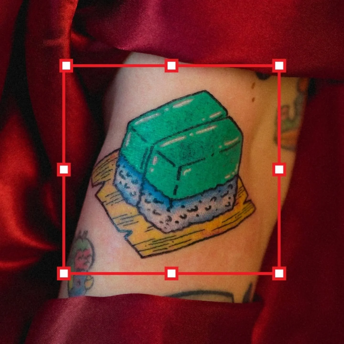 Red Cloth Vol. 696 &ndash; Kueh Salat Supremacy Edition

Two layers of pure childhood trauma healing: pandan jelly so shiny it needs sunglasses, sitting pretty on sticky rice that refuses to leave the wooden board. Local nostalgia, now permanently pa