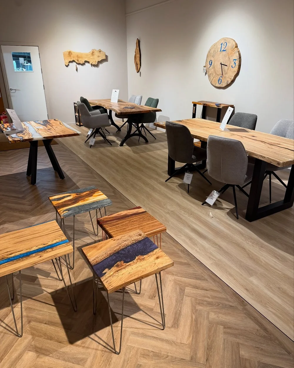 Something very special has landed in Worcestershire&hellip;📍
We&rsquo;ve just opened the doors to our brand-new studio &mdash; a collaboration between @meyerandmarsh and The Woodyard Ockeridge. 🚪
A space curated for design lovers: hand-poured resin