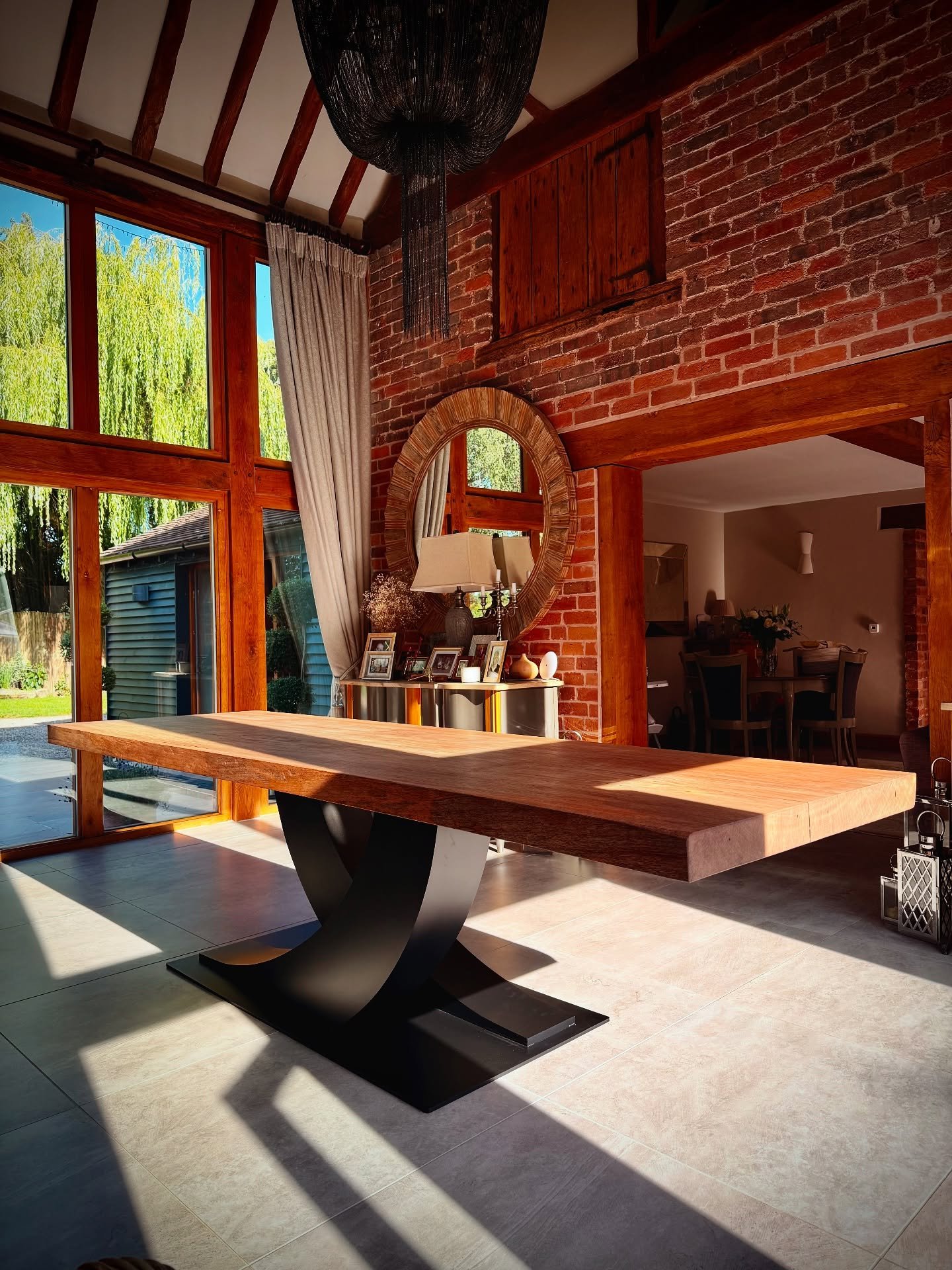 🥳… And once the party is over the centre point, a statement slab table with character, class and family history is what is left.
Part of the furniture. 💯
#visual #statement #slabtable #iroko #character #centrepoint