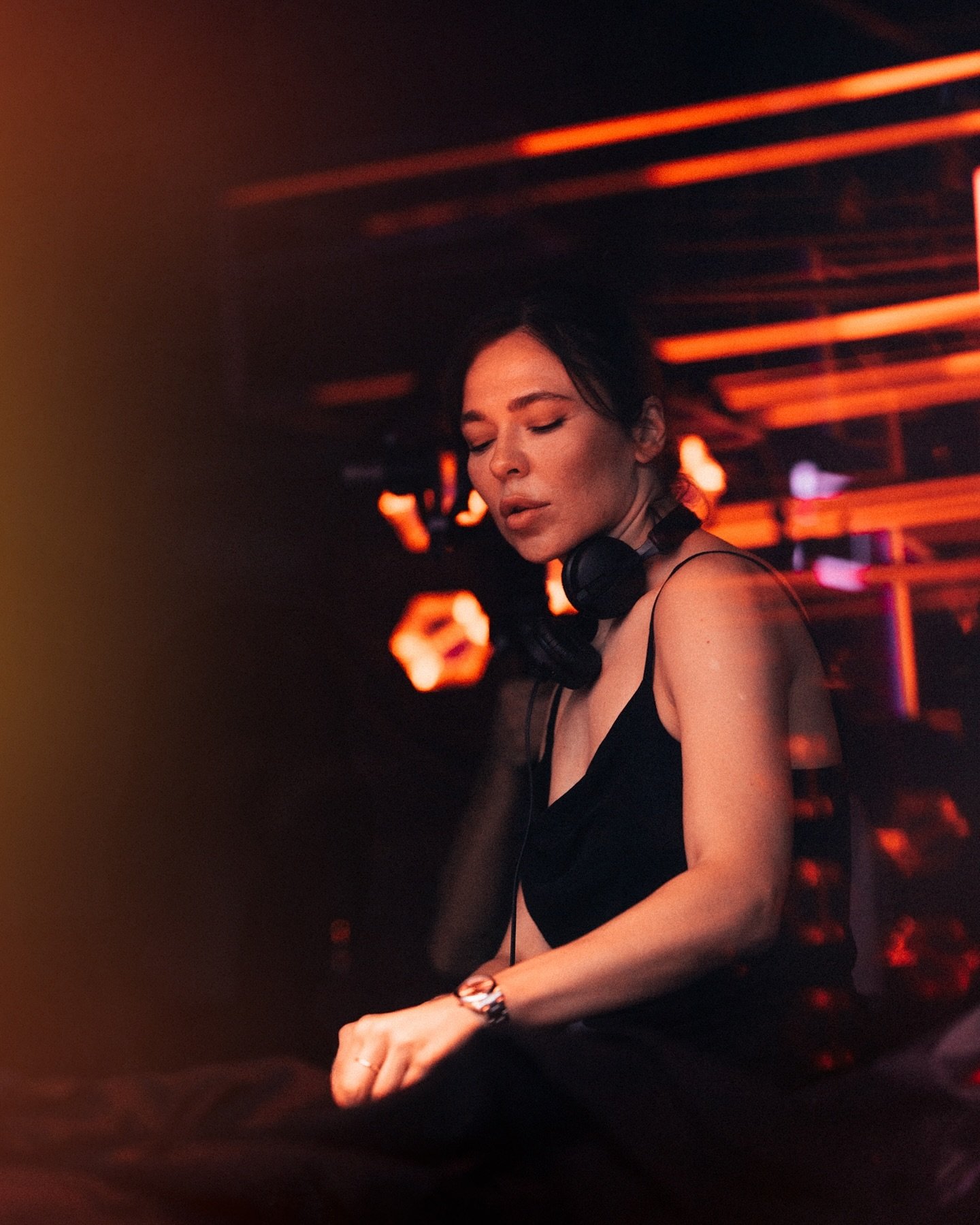@ninakraviz T&uacute; y yo a la fiestaaa, t&uacute; y yooo toda la noche 💖⚡️

📸&nbsp;@nicolasstajic
🎥&nbsp;@yassinskartt 

&rarr; Billetterie en bio
www.minuitfestival.ch
#minuitfestival