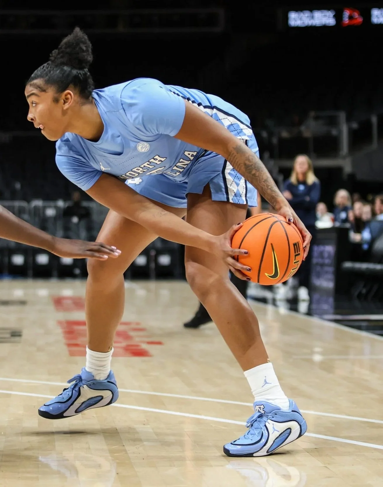 🏀 North Carolina Rolls Past Western Illinois, 82–51, in NCAA Tournament Opener
