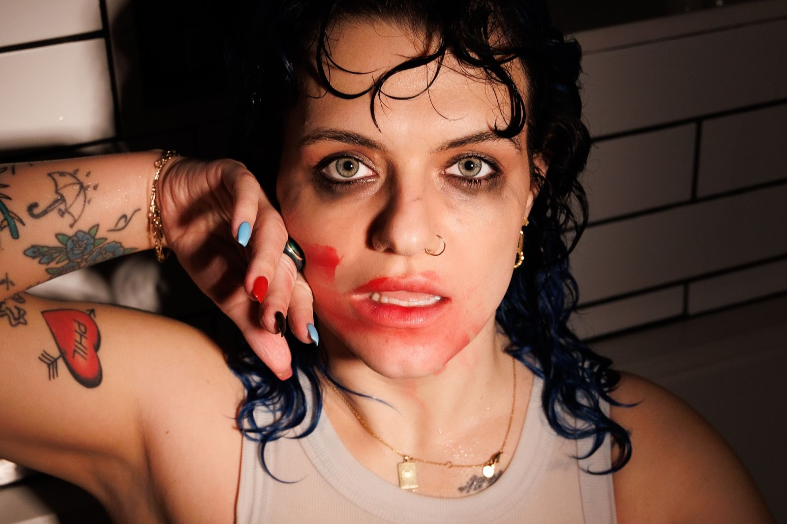 Alex Ray’s debut EP is a ‘MESSY’ exploration of chaos and self-confrontation