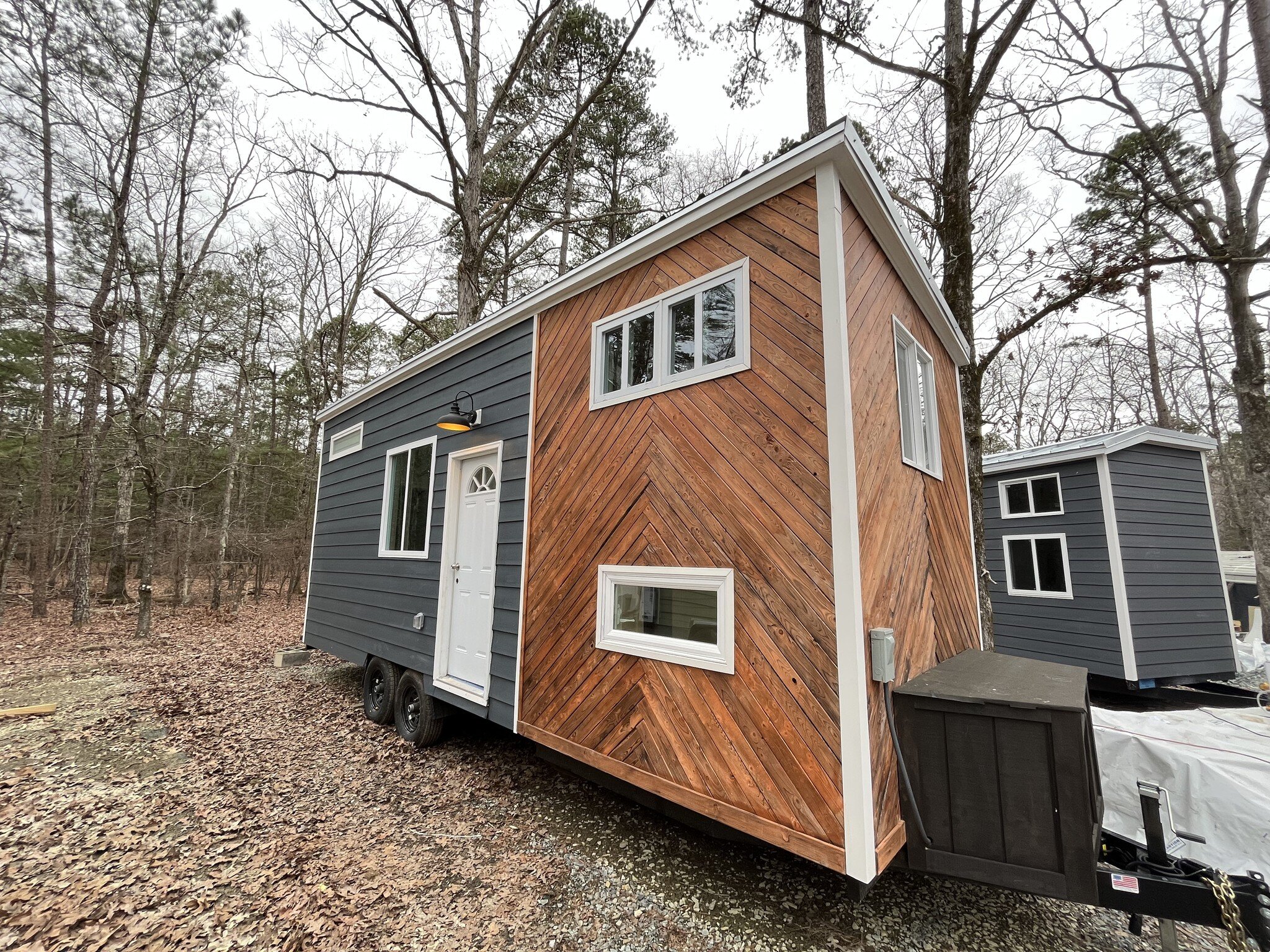 TINY HOME SPOTLIGHT: Little Bear 26'
Looking for a beautiful getaway? Look no further with this tiny home that packs a punch in 26 feet! Amazing wood accents throughout the home create a true lake retreat. High-end finishes make it an ideal space to 