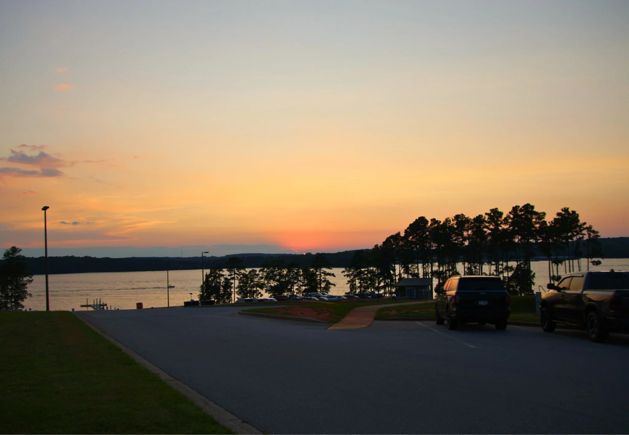 Our next door neighbor, Green Pond Landing, is one of the finest fishing tournament venues in the country! Equipped with high-speed boat launches, an event center, and an amphitheater, Hartwell Cove Resort is the best place to be located for close ac