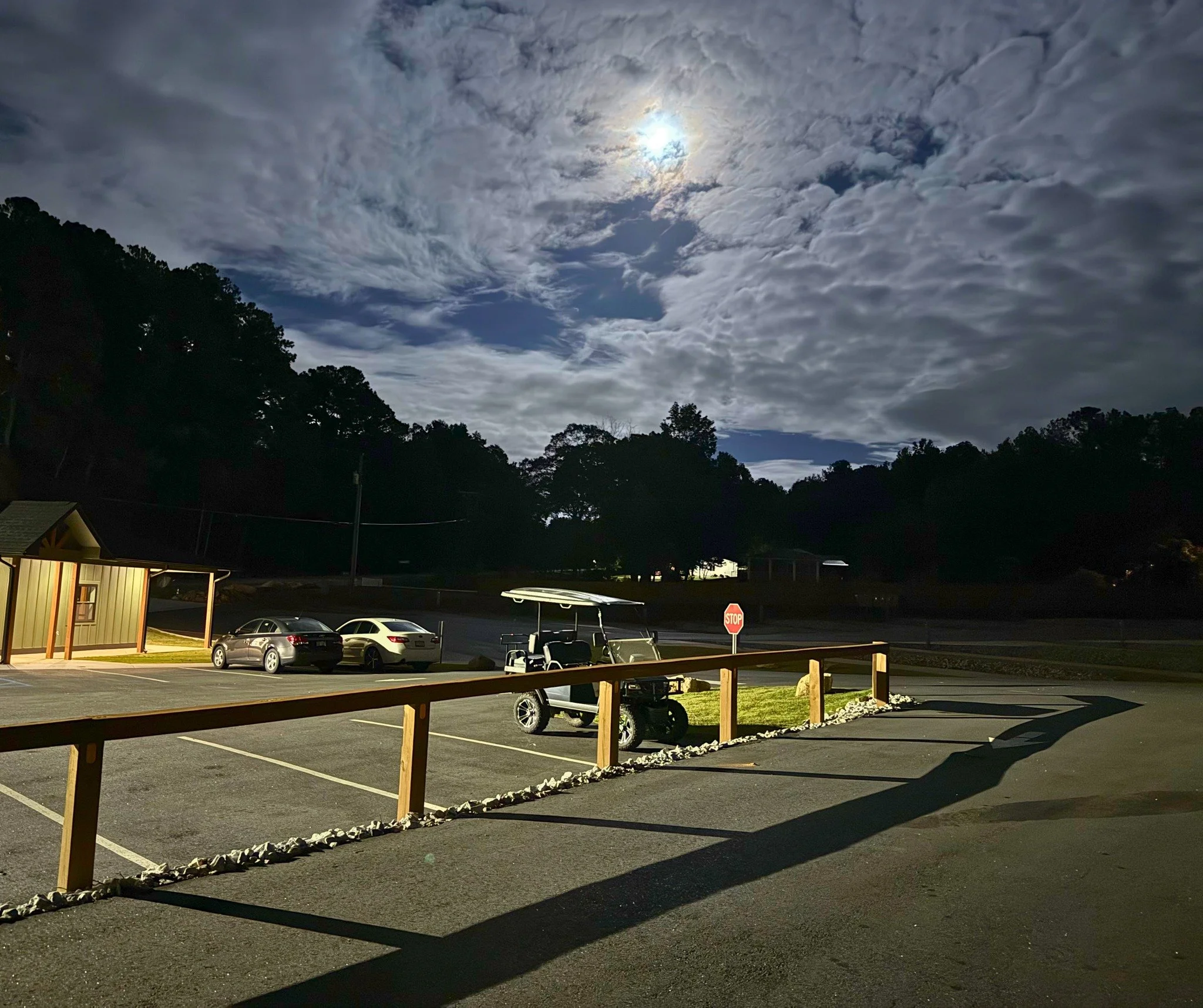 Nighttime at Hartwell Cove....beautiful at all times of the day! 🌙💭

 #andersonsc #lakefront #moonmagic