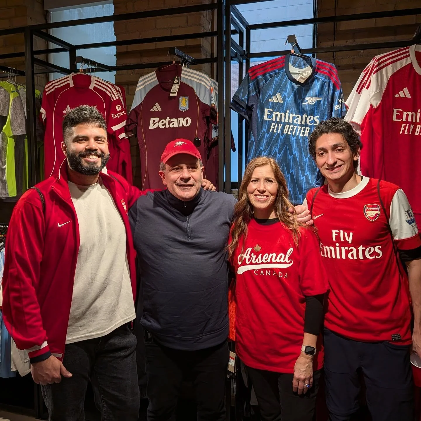 We had @rammust at Soccer World Toronto today as well, a Gunners fan for 49 years here with Rose from @soccerworldcentral. Stay tuned for his interview with @jerseyaficionado soon 📹

#Arsenal #ArsenalCanada #Gunners #ARSCAN #GreatWhiteNorthBank