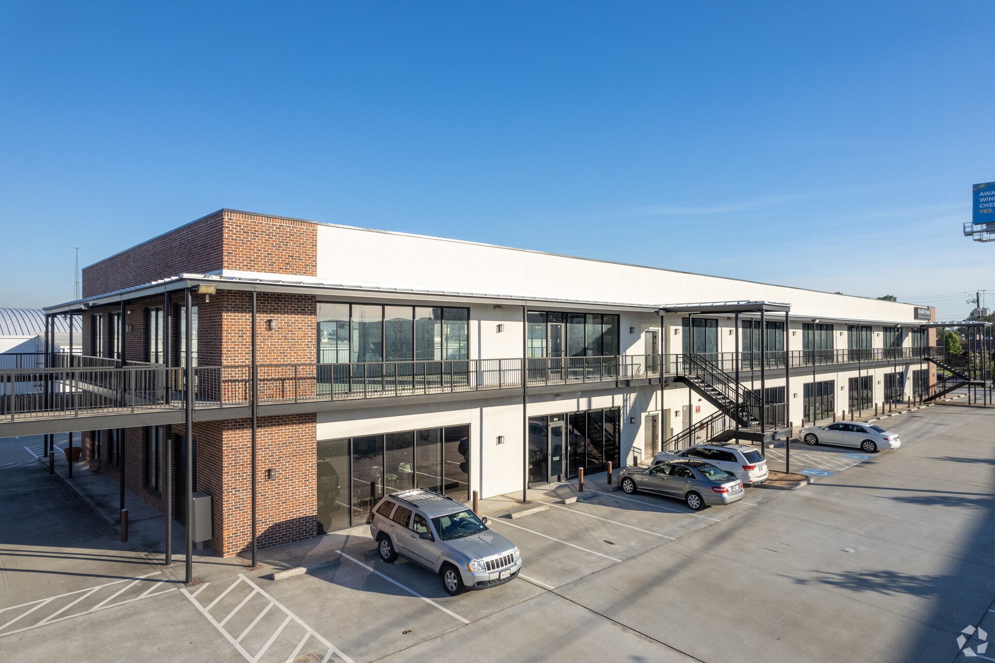 1000-W-Loop-Fwy-N-Houston-TX-7150-Old-Katy-Rd-Alternate-4-LargeHighDefinition.jpg