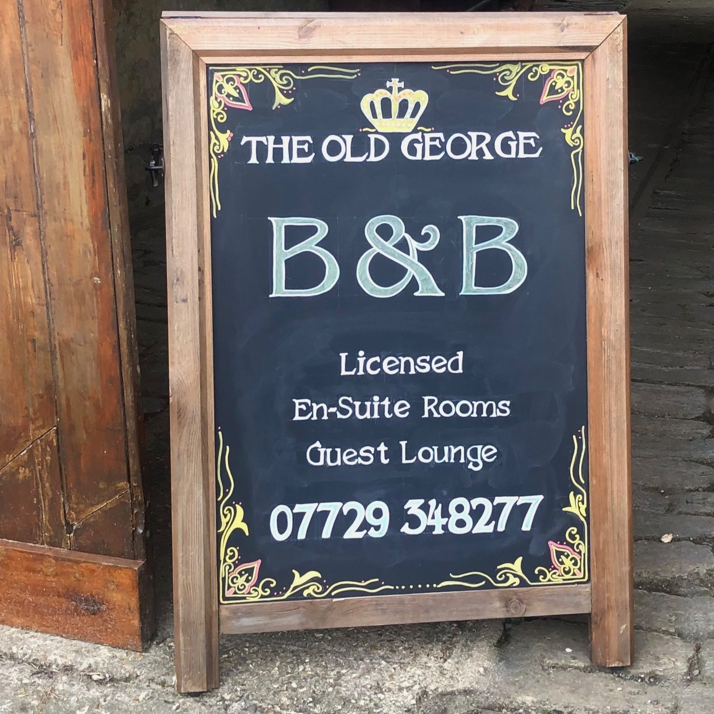 A whole day spent painting over the old design with black chalk paint and then drawing out the new design with chalk markers. It's a bit more basic than my last design but I'm quite pleased with it ❤️