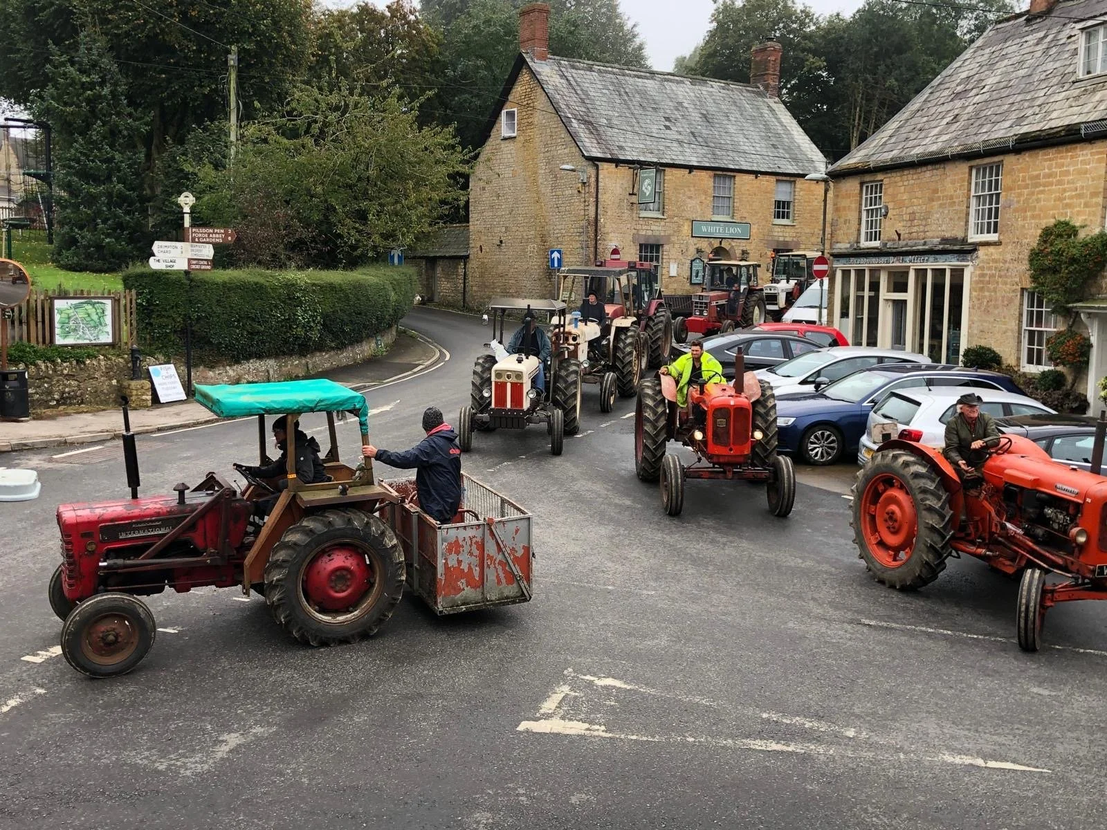 tractor run, tractor traffic jam, Broadwindsor village square
