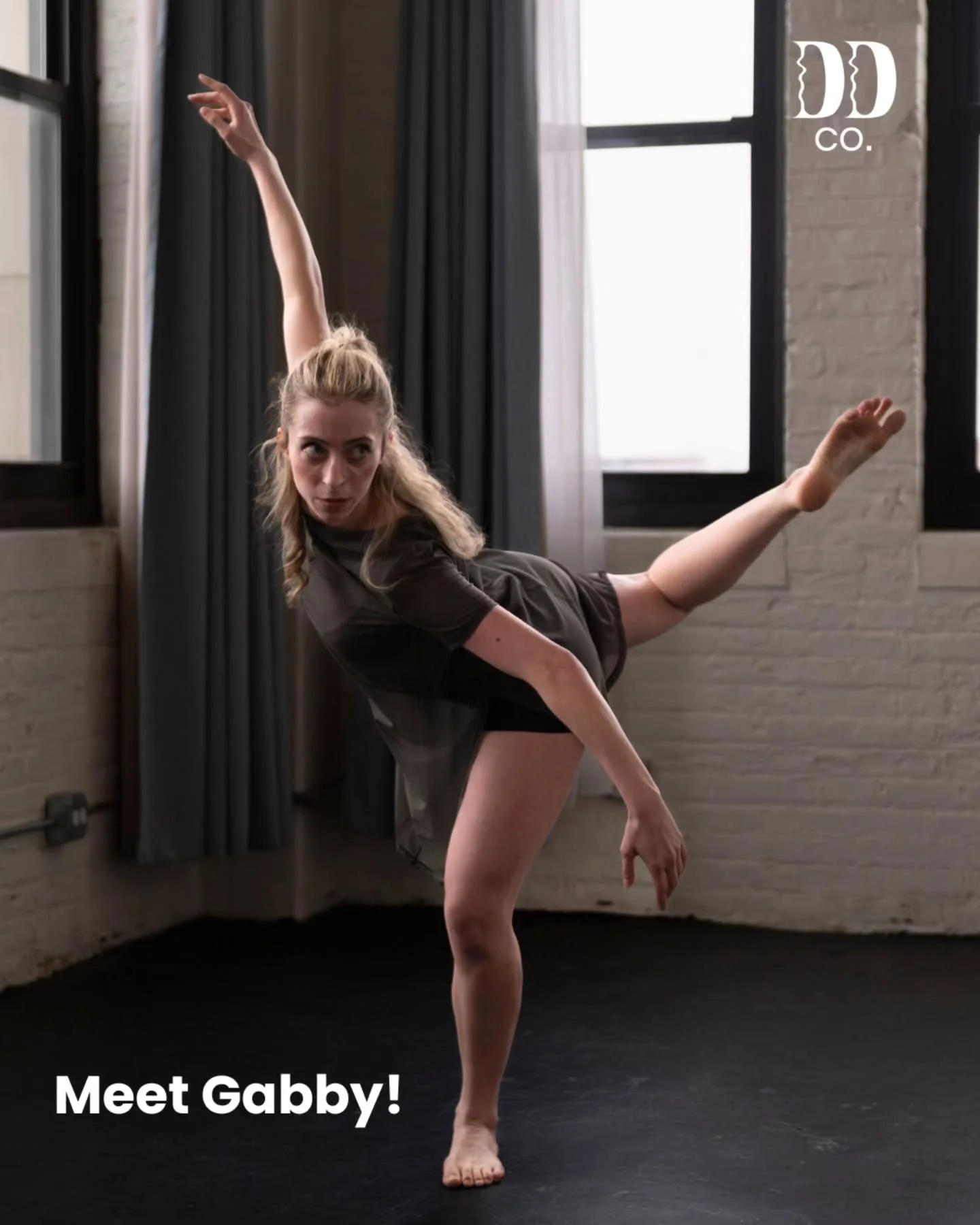 Meet Gabby from Darvin Dances who is dancing in "The (fill in the blank) Between Us! Scroll to end to find out her very unique fun fact!
.
.
.
📸 @afterglowstudio.co 
.
.
.
#chicagodancecommunity #moderndance #darvindances  #contemporarydancers 