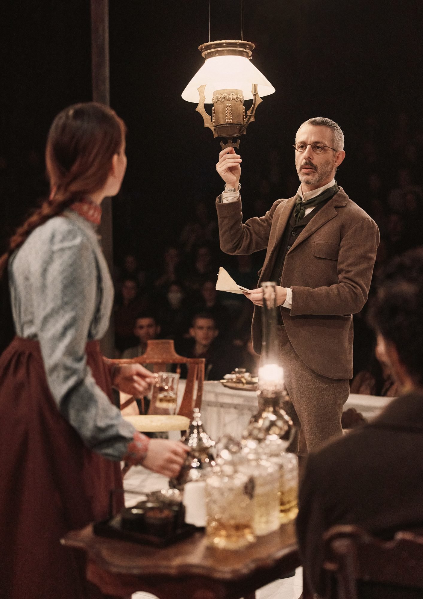 Victoria Pedretti and Jeremy Strong in An Enemy of the People