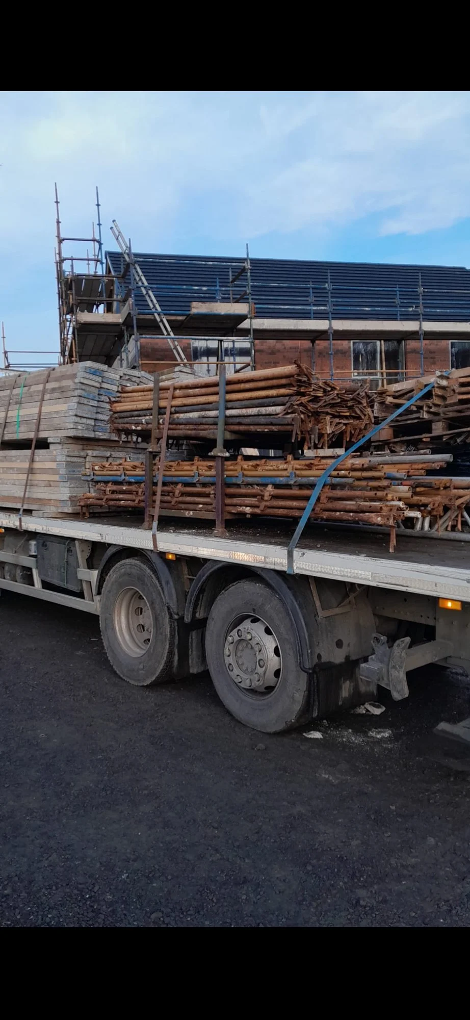 brifin-glasnevin-housing-crew-on-site-irish-scaffolding-services.jpg