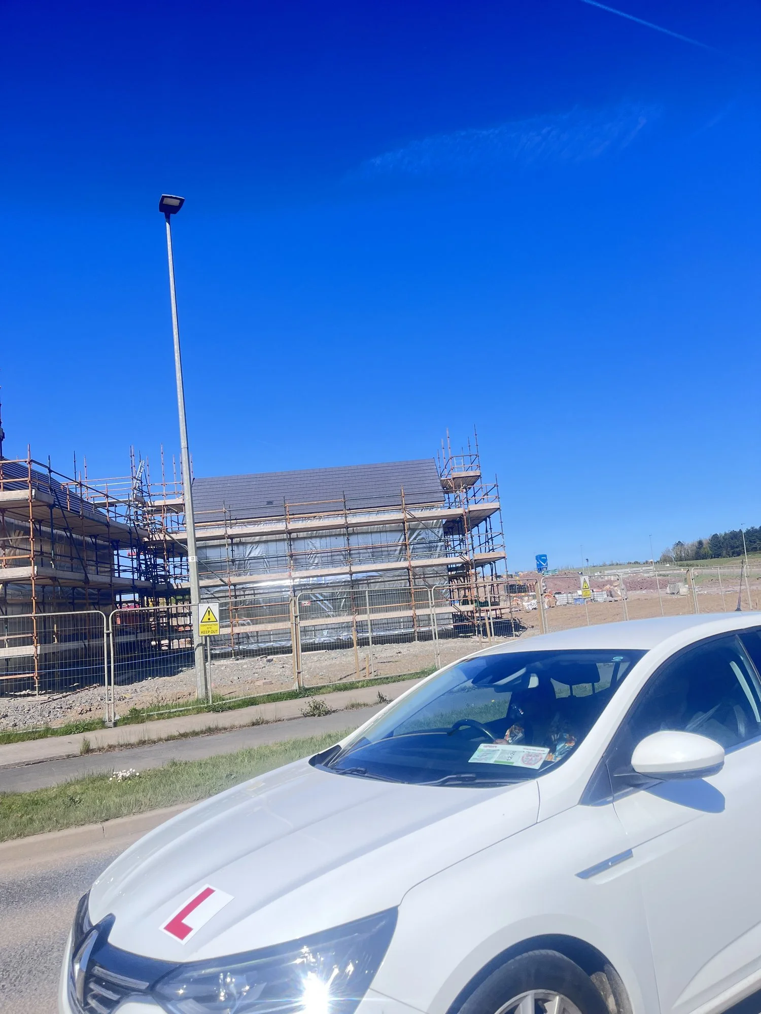 new-build-housing-scheme-roof-level-scaffold-leinster-irish-scaffolding-services.jpg