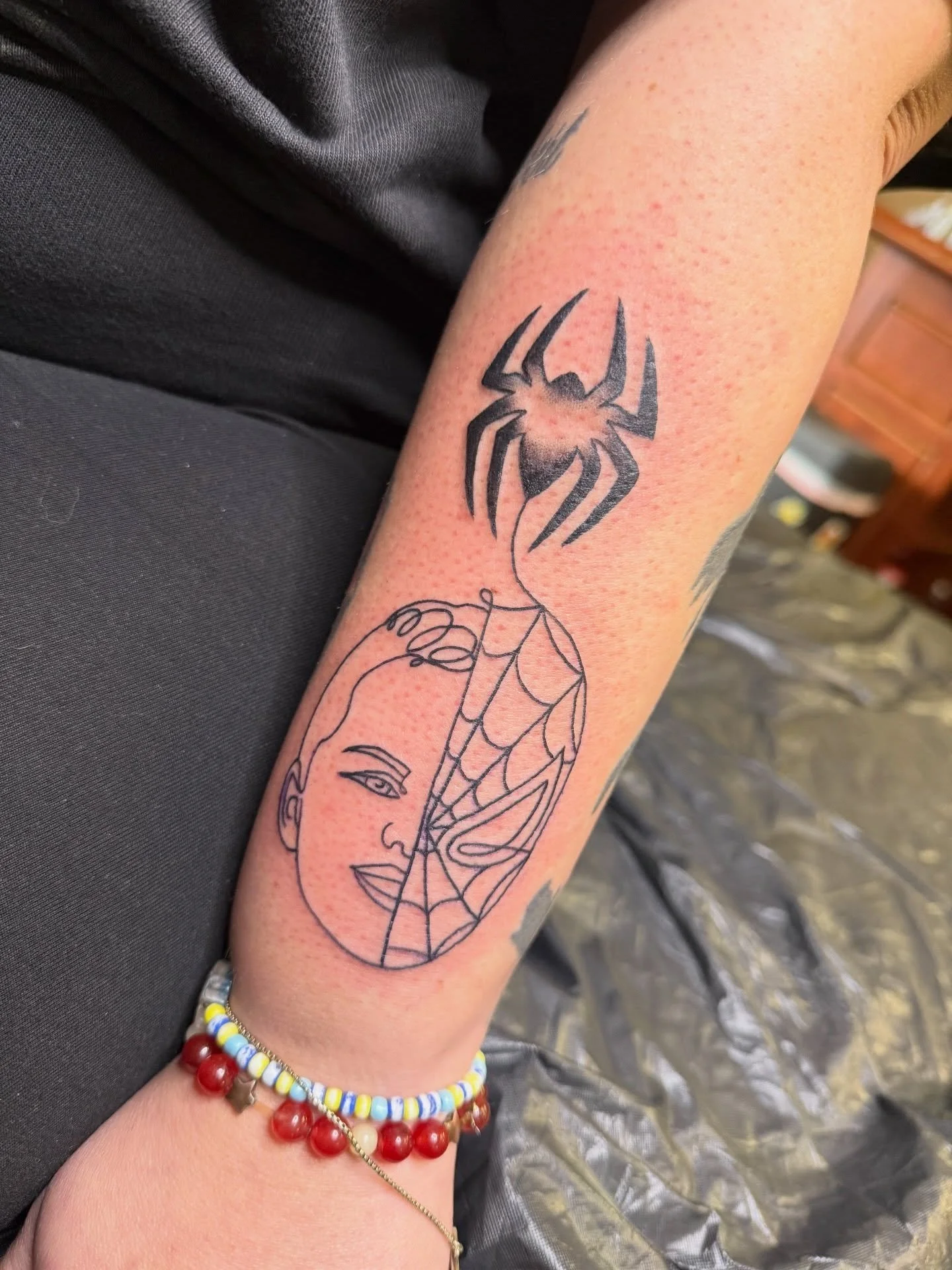 Got to tattoo Tawnni&rsquo;s boys on her! They both have a great love for Spider-Man! Thanks again hun ❤️

I can do full portraits to super simple line work of your loved ones! 

Contact me through my website 

www.ashleyhensontattoos.com

#ashleyhen