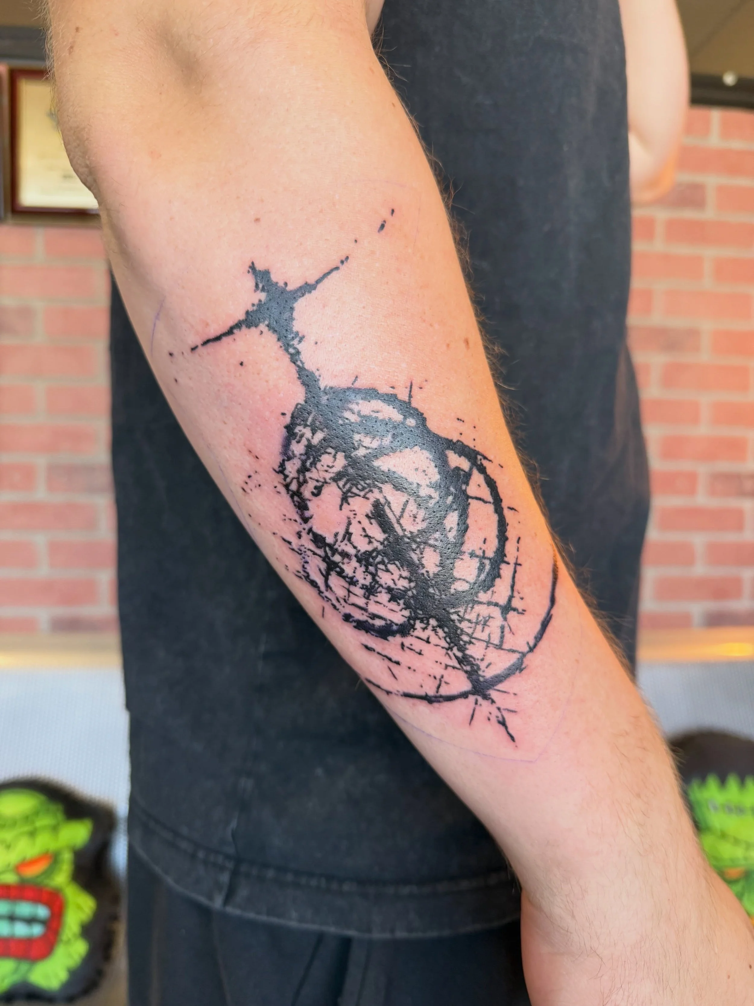 Lil Elden ring tattoo for Evan. Congratulations on graduating!!

#ashleyhensontattoo #summervillesc #summervilletattooartist #charlestonsc #charlestontattooartist