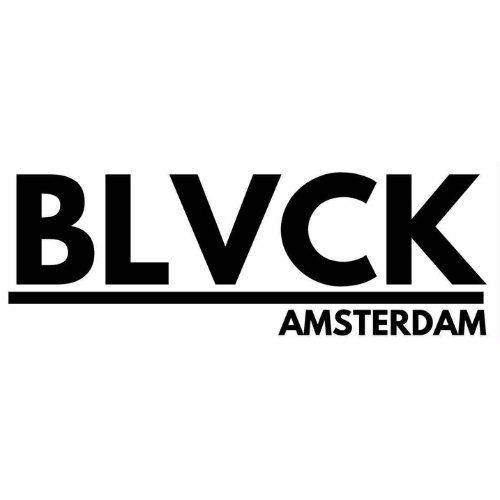 Logo noir avec le texte "BLVCK" en lettres capitales et "Amsterdam" en dessous, séparé par une ligne.