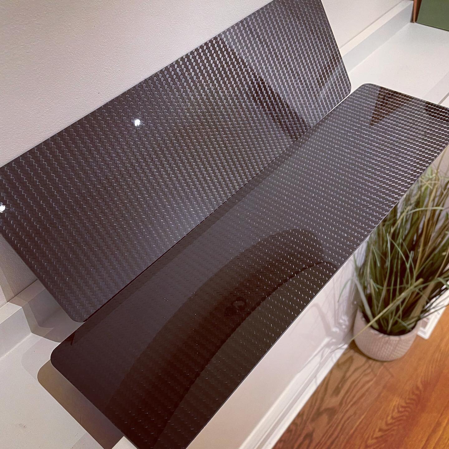 ⬆️⬇️ Vertical carbon stripes - these plates were machined at 45 degrees to the weave pattern - 3k 2x2 #carbonfibre twill #carboncutuk #carbonfiber #carbonfibre