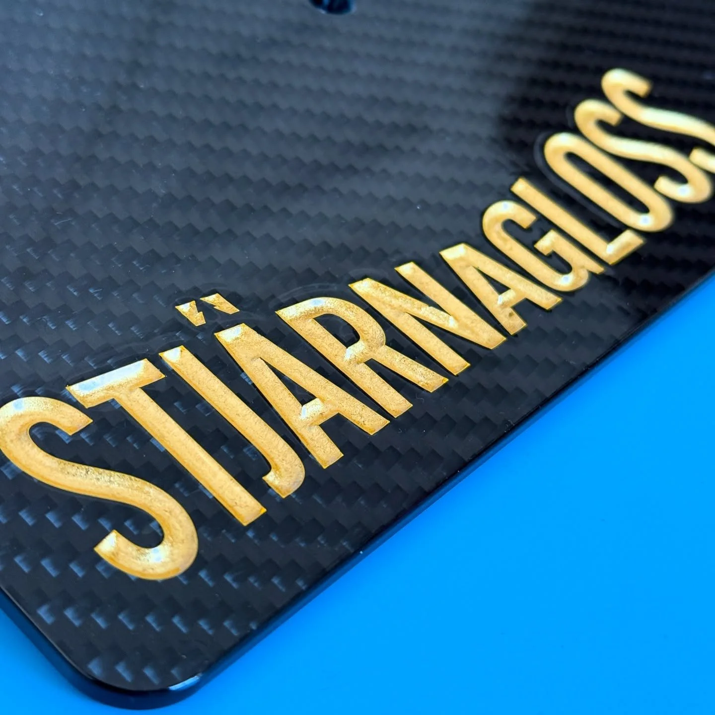 💛 GOLD BABY 💛 @stjarnagloss commissioned 23.75ct real gold leaf spoiler end plates✨ #carbonfibre #carboncutuk #carbonfiber #detailing #stjarnagloss #swiftperformance