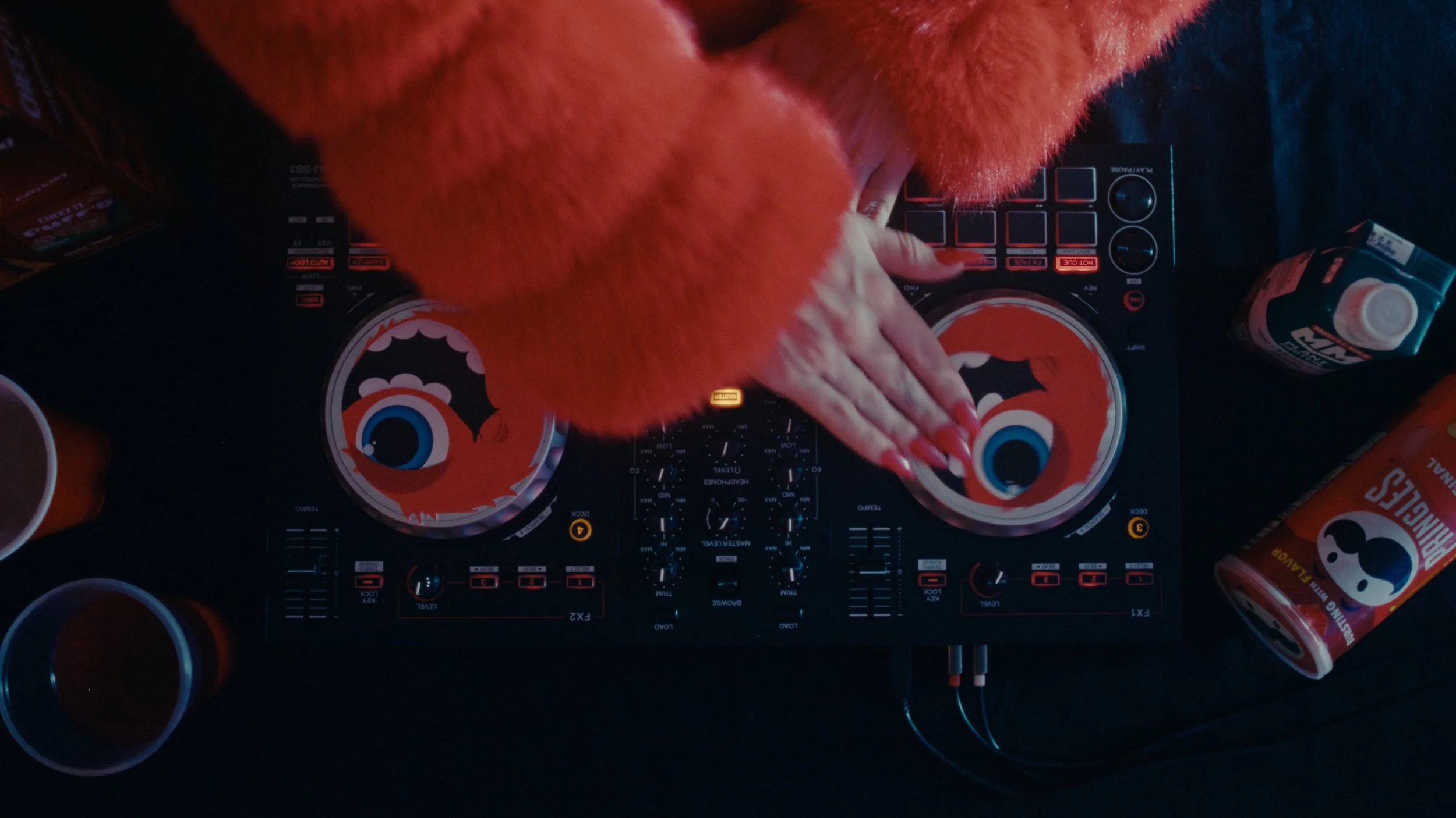 Still 2025-11-04 180411_1.1.17.jpg