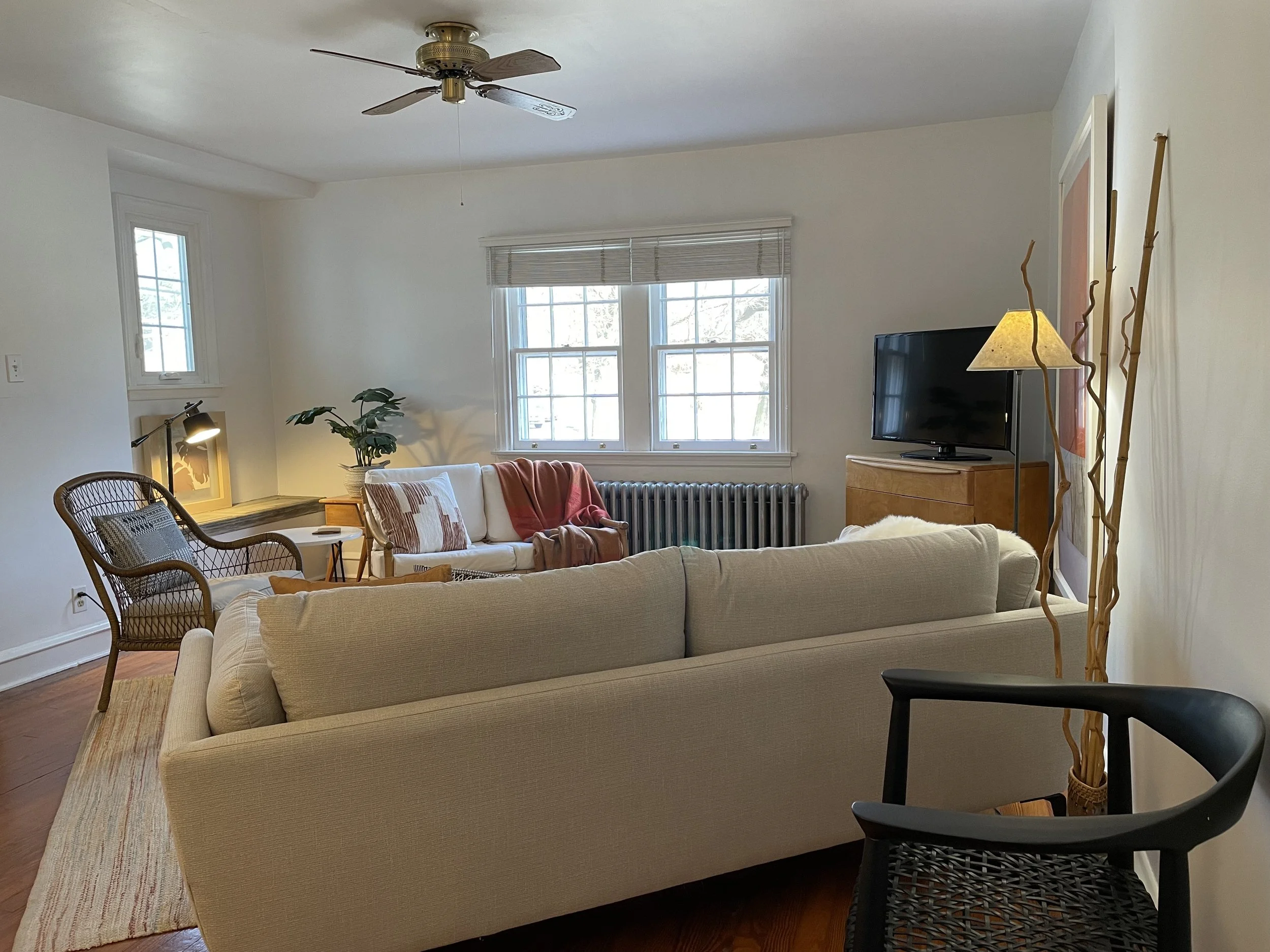 Living room towards window seat.jpg