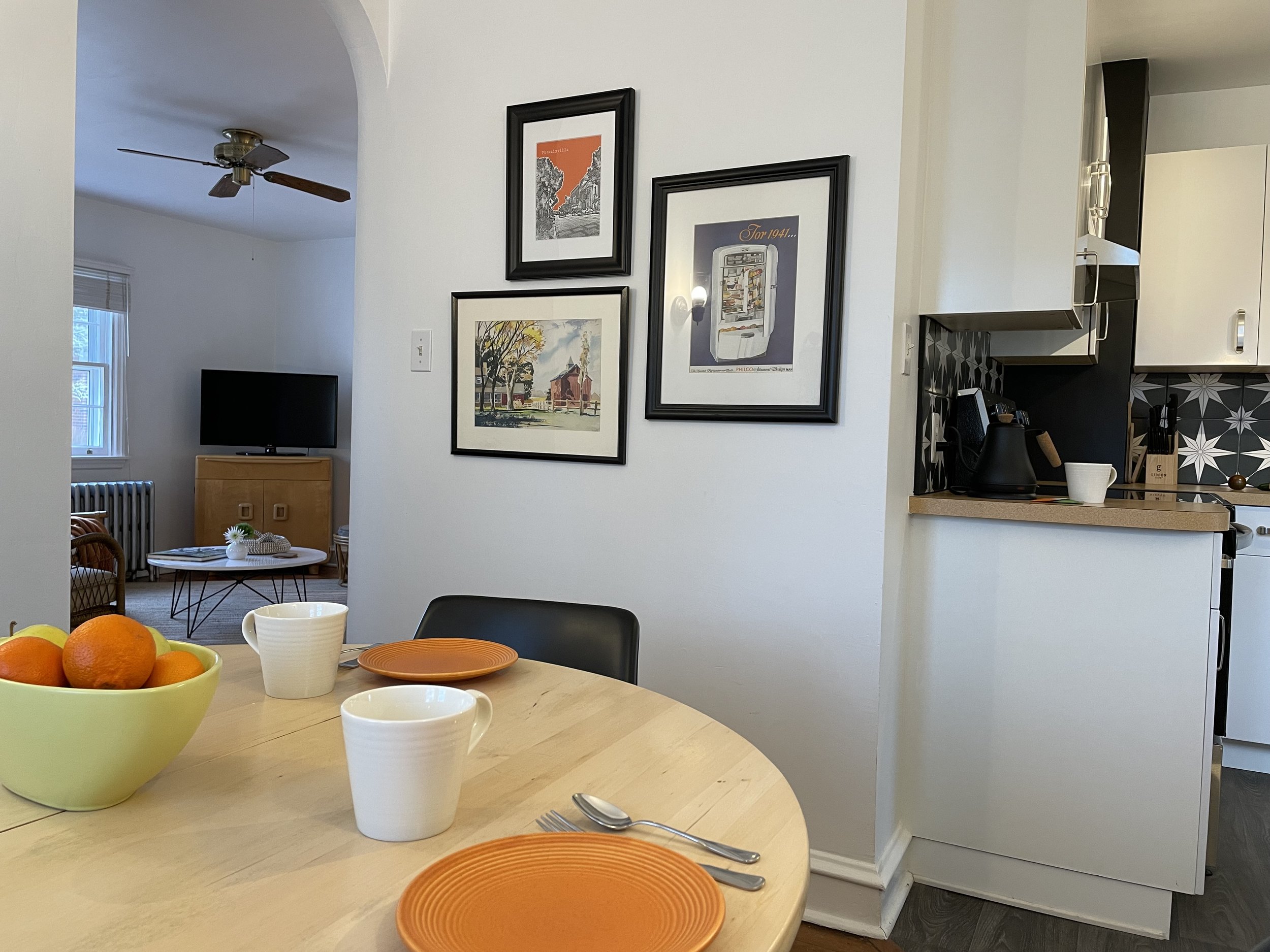 Kitchen nook towards livingroom.jpg
