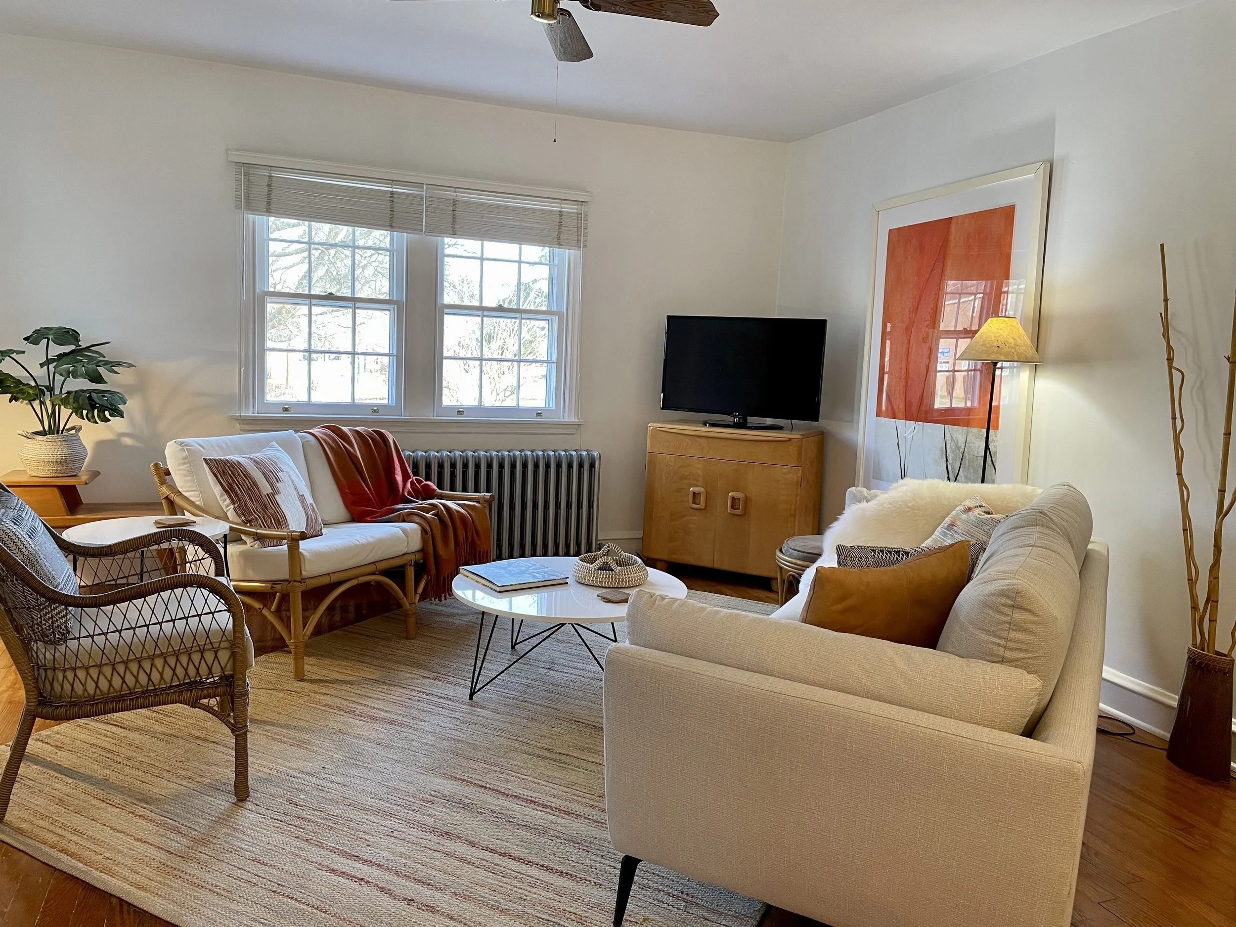 Living room towards tv corner.jpg