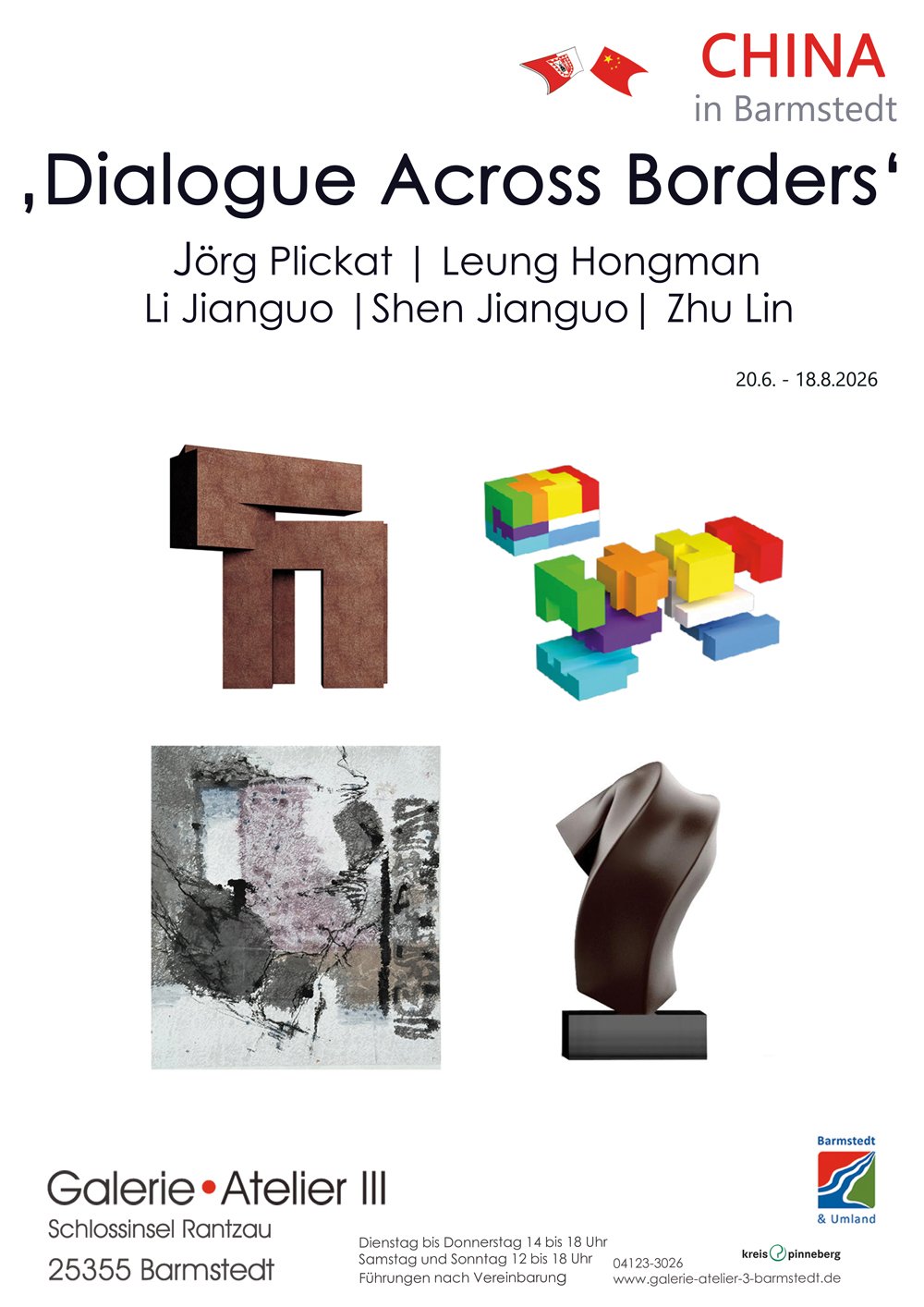 Poster für eine Kunstausstellung mit dem Titel 'Dialogue Across Borders', zeigt die Namen der Künstler Jörg Plickat, Leung Hongman, Li Jianguo, Shen Jianguo und Zhu Lin. Das Datum der Ausstellung ist vom 20. Juni bis 18. August 2026, Galerie Atelier III, Schlossinsel Rantza, Barmstedt.