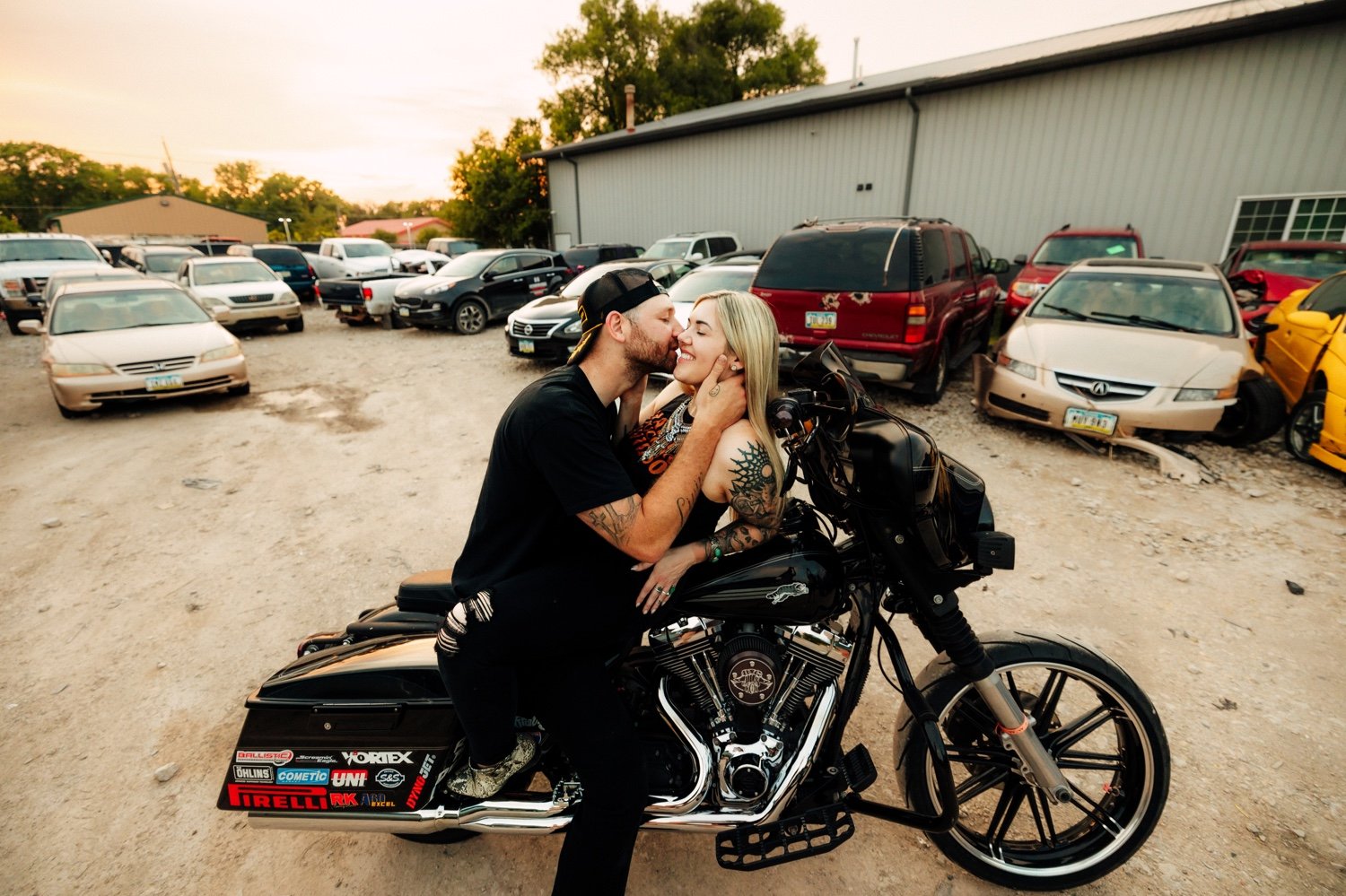 junk-yard-couples-photoshoot-des-moines-iowa-nontradtional-engagement021.jpg