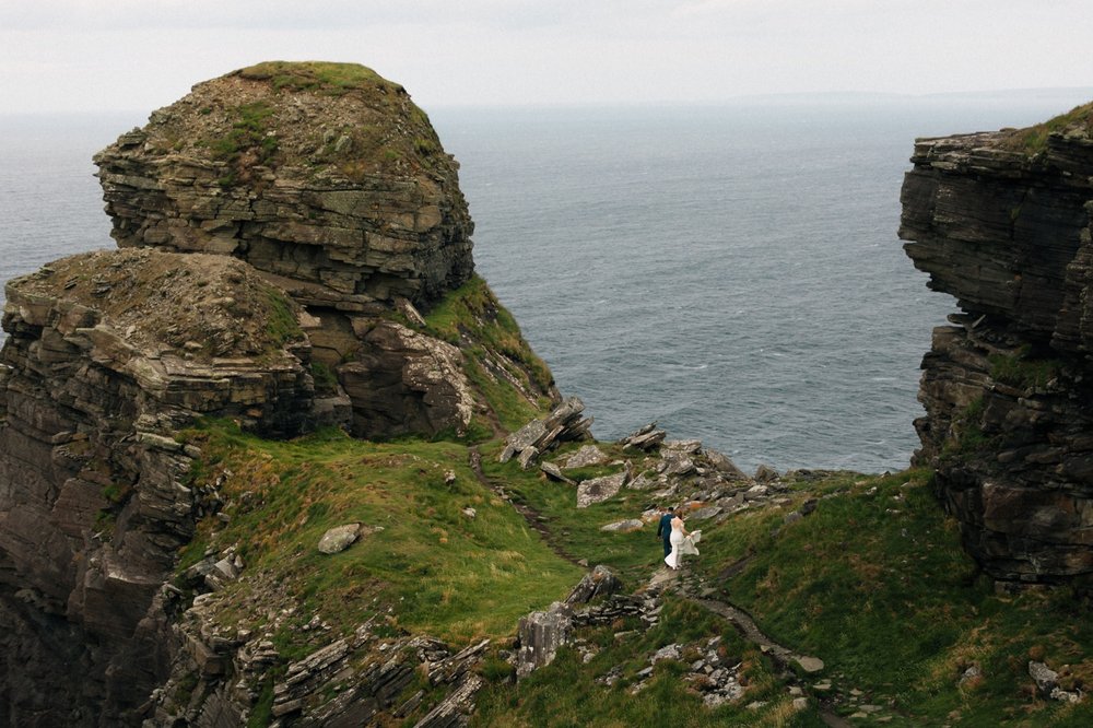 22_Ireland-cliff-elopement-wedding-photographer-kmp-photography-1835.jpg