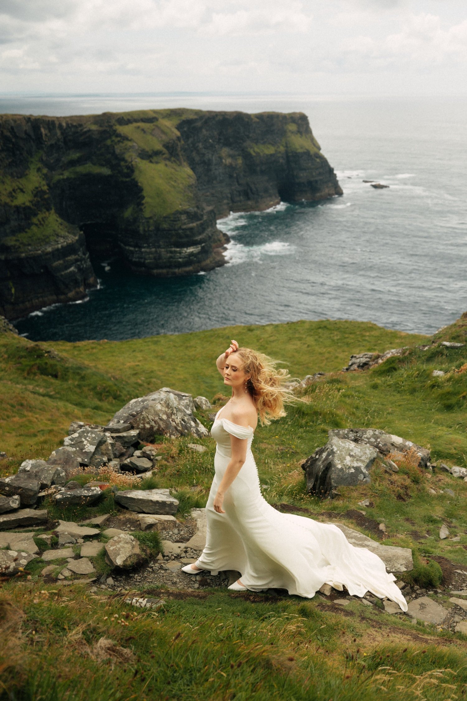 27_Ireland-cliff-elopement-wedding-photographer-kmp-photography-8994.jpg
