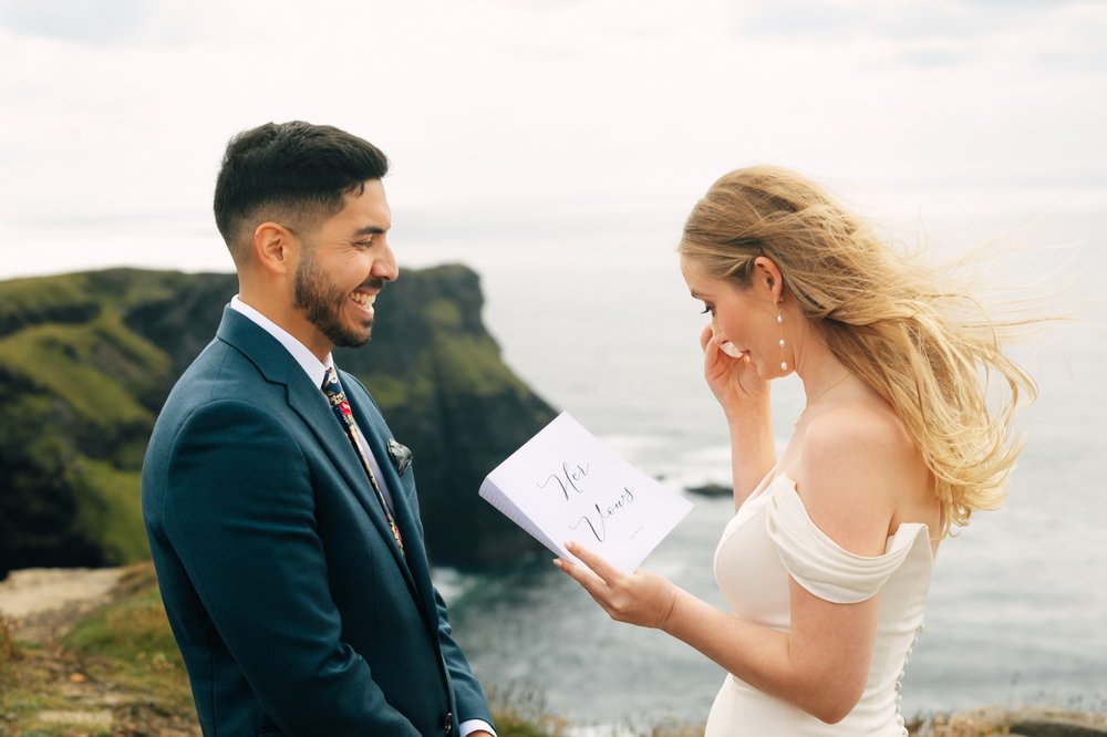 34_Ireland-cliff-elopement-wedding-photographer-kmp-photography-2108_ç.jpg