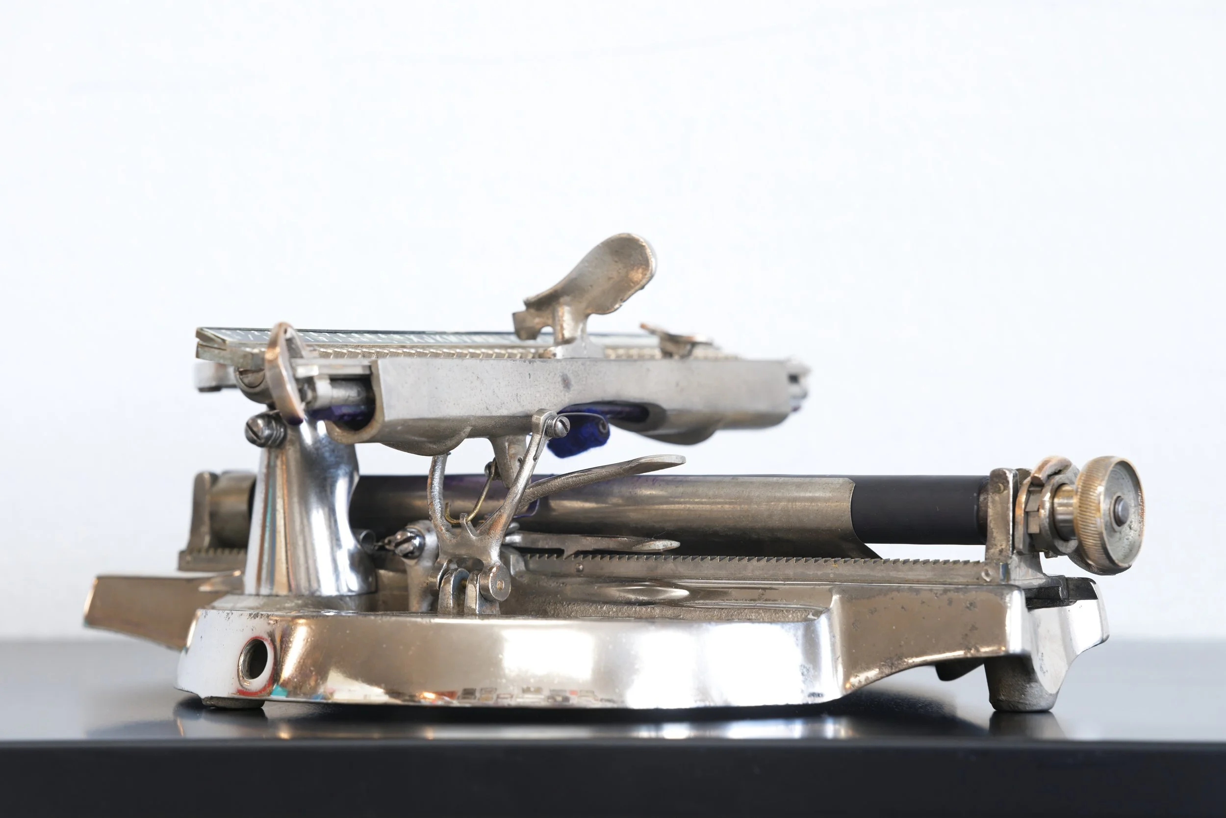 Profile of the 1890 Odell Model 3 Typewriter showing the brass nameplate and the selection bar
