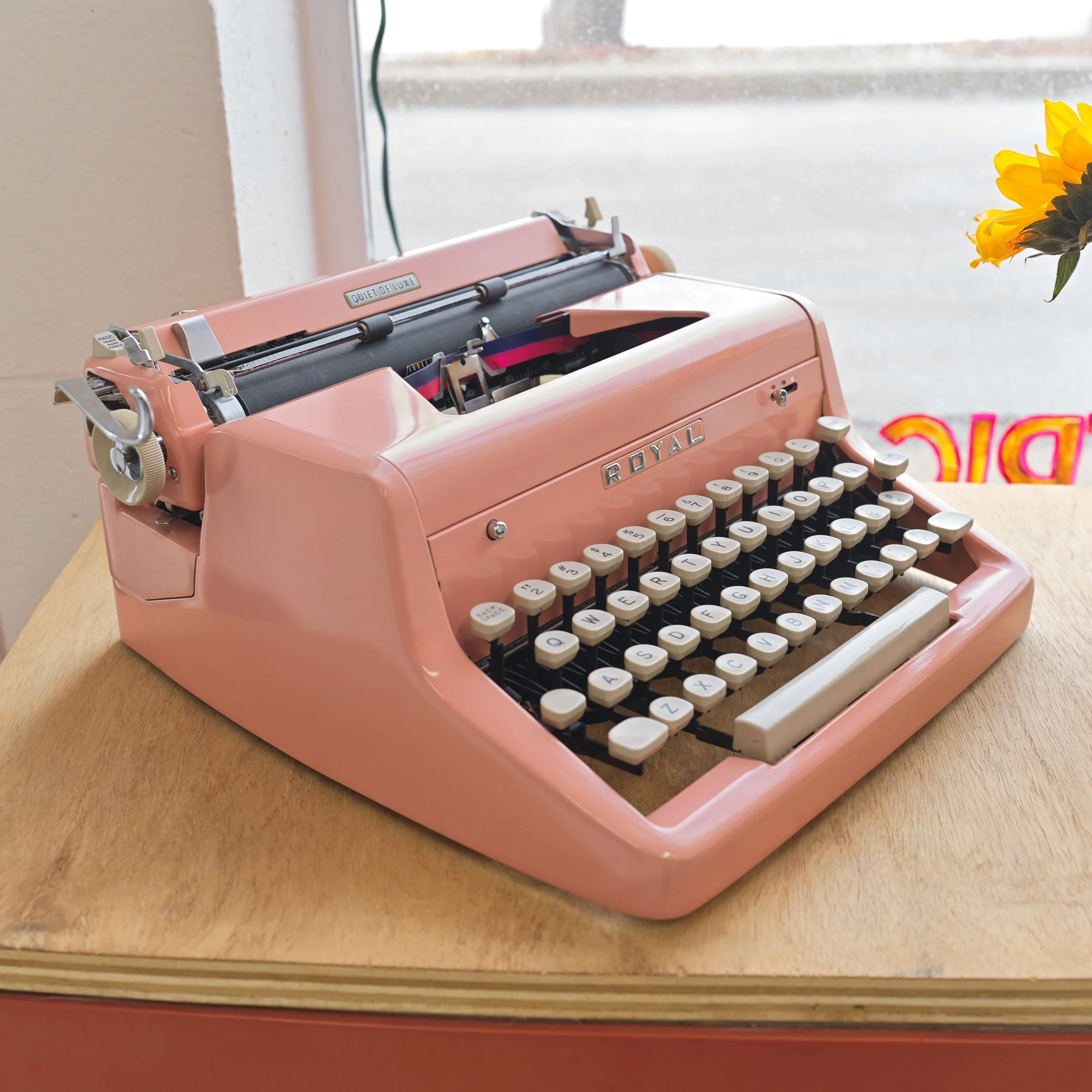 Royal Quiet DeLuxe in Bubblegum Pink