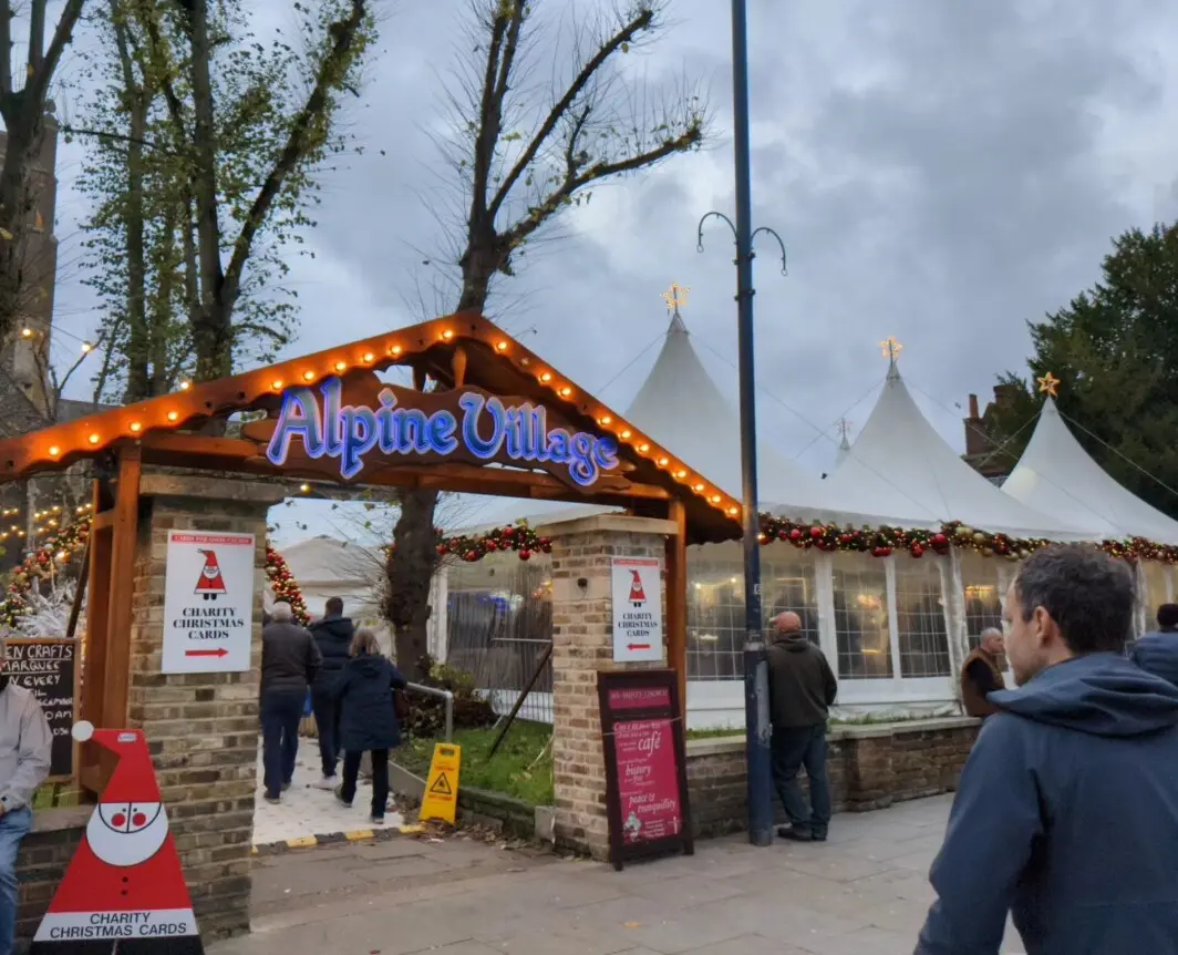 聖誕市集內的REGRET