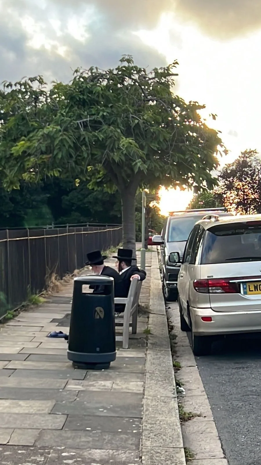 我哋鄰居全部猶太人 - 好驚定好 friend ?