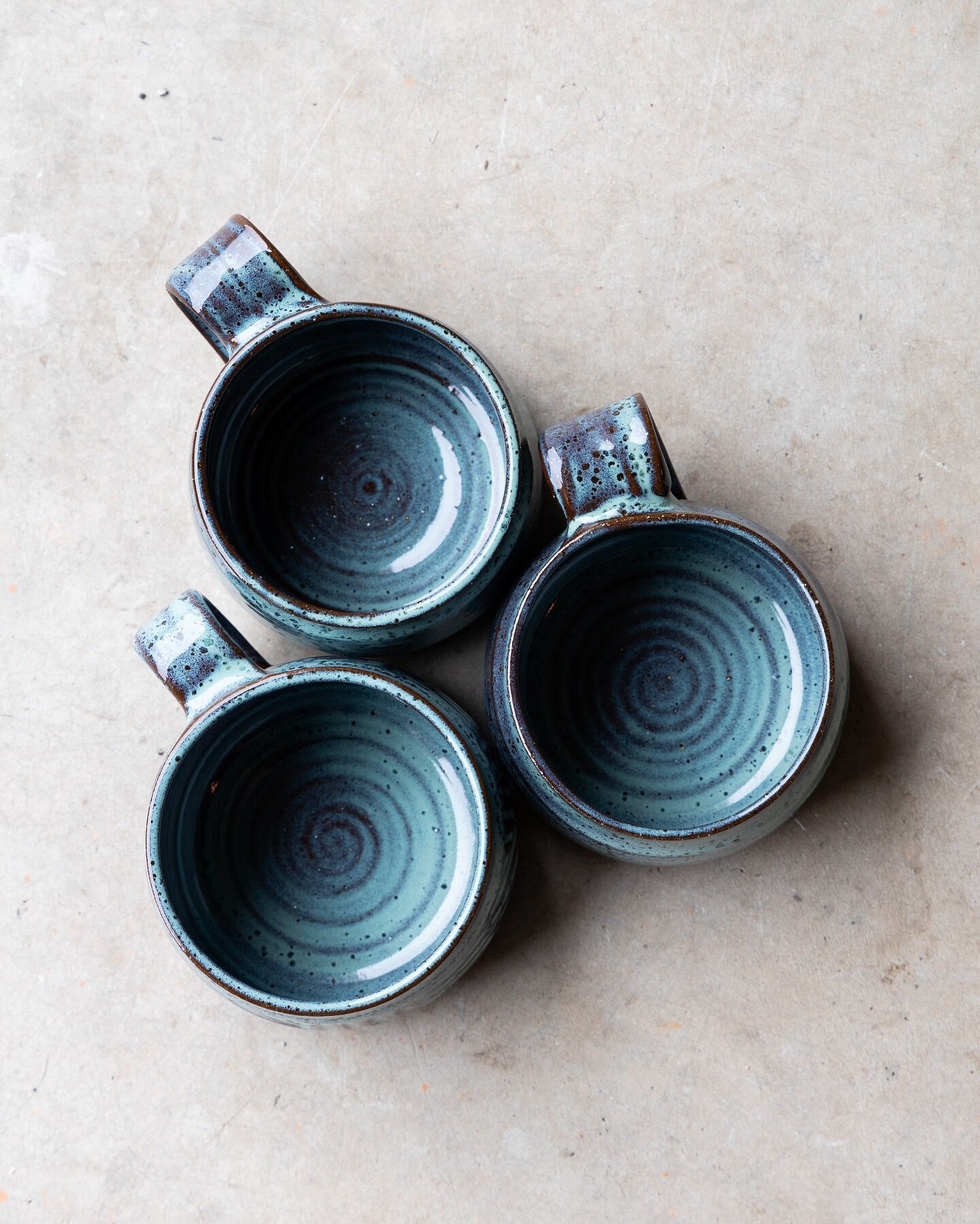 Mugs and swirls. 
Got some fun updates next week. Stay tuned!
.
.
.
 #makersgonnamake #potteryworld #createyourlife #pottersofinstagram #designerliner #becreative #ceramicartist