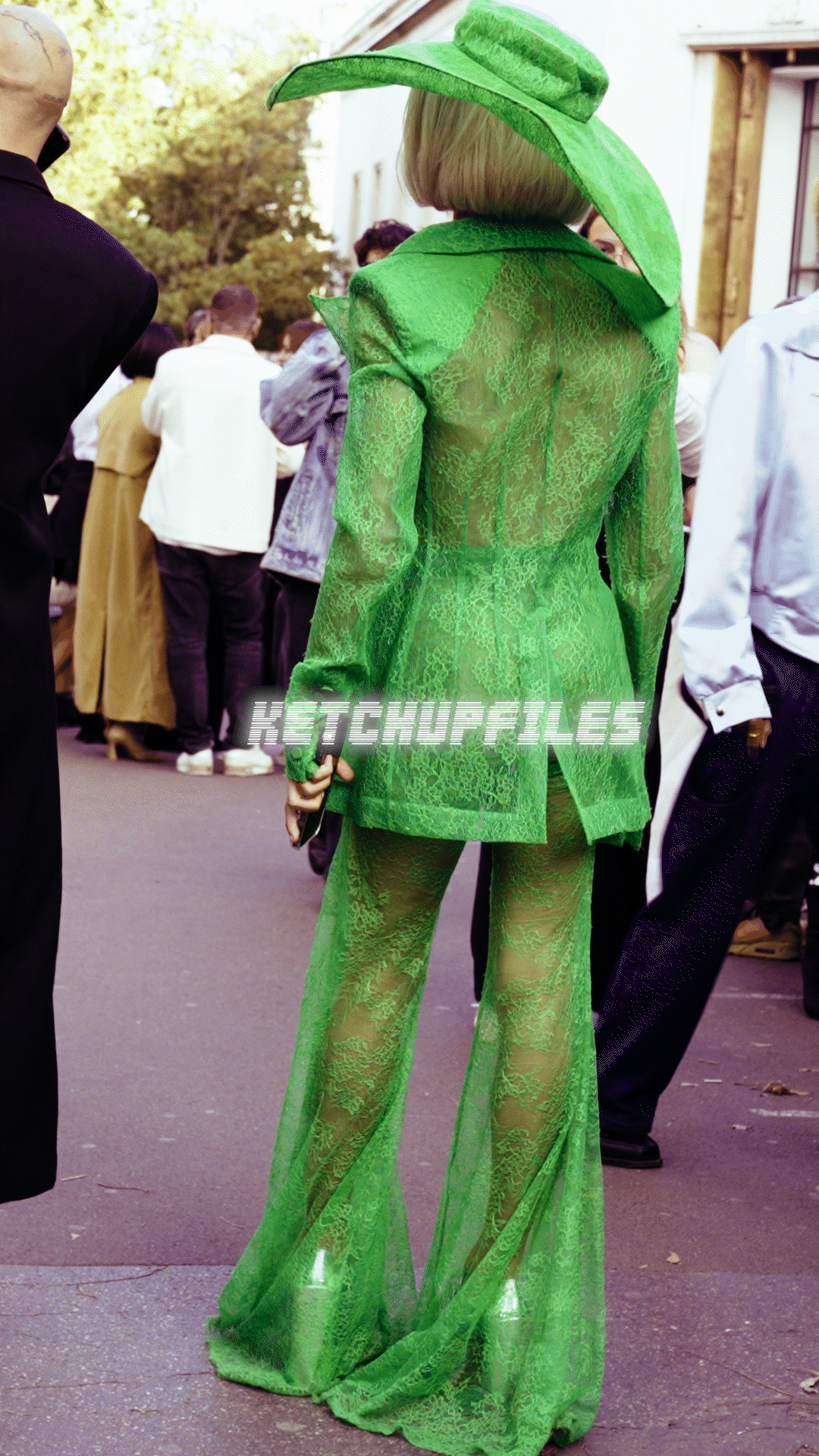 9x44416 Nina Ricci SS24_Ketchupfiles.gif
