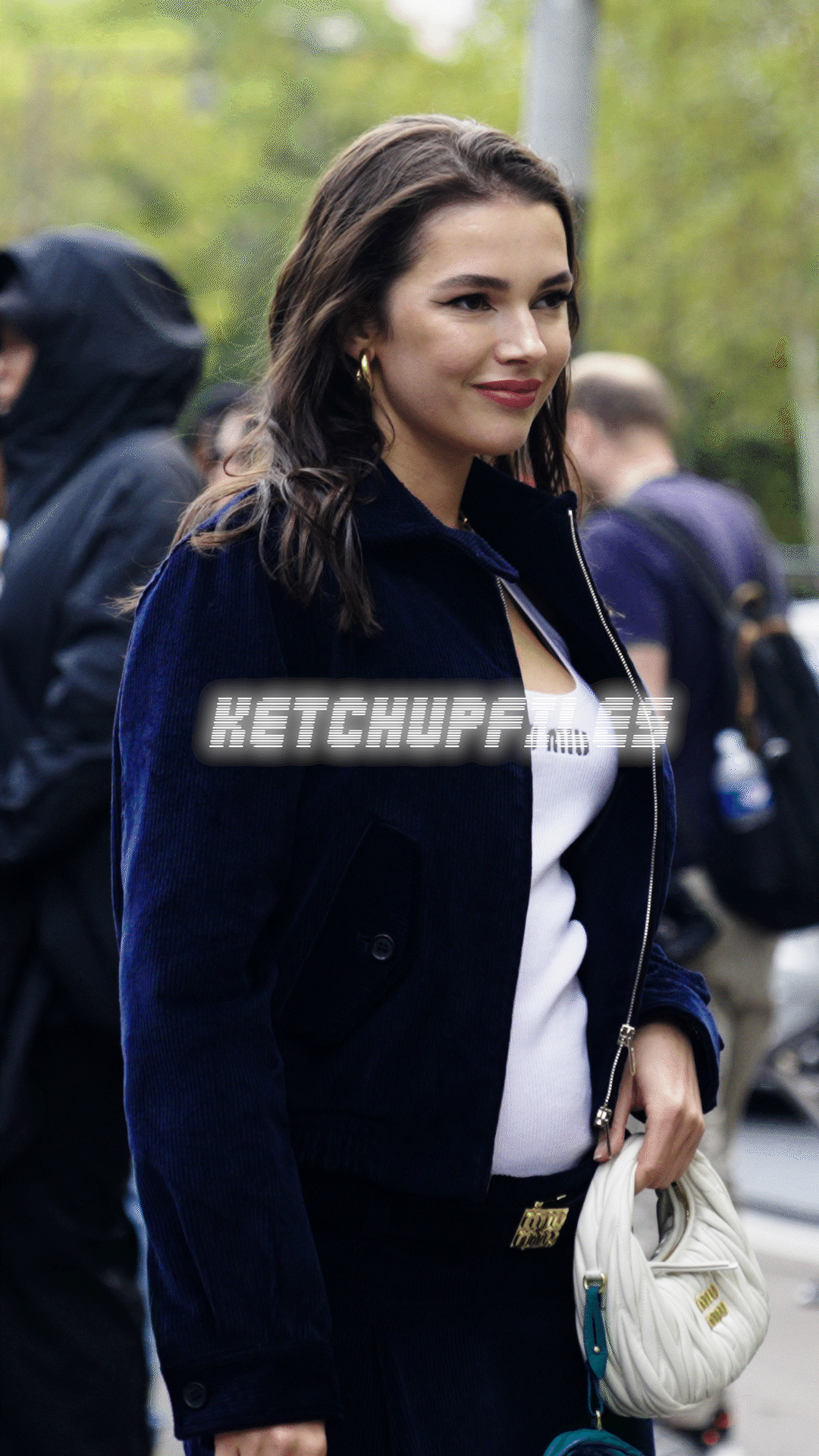 9x16 Miu Miu SS24 Ketchupfiles.gif