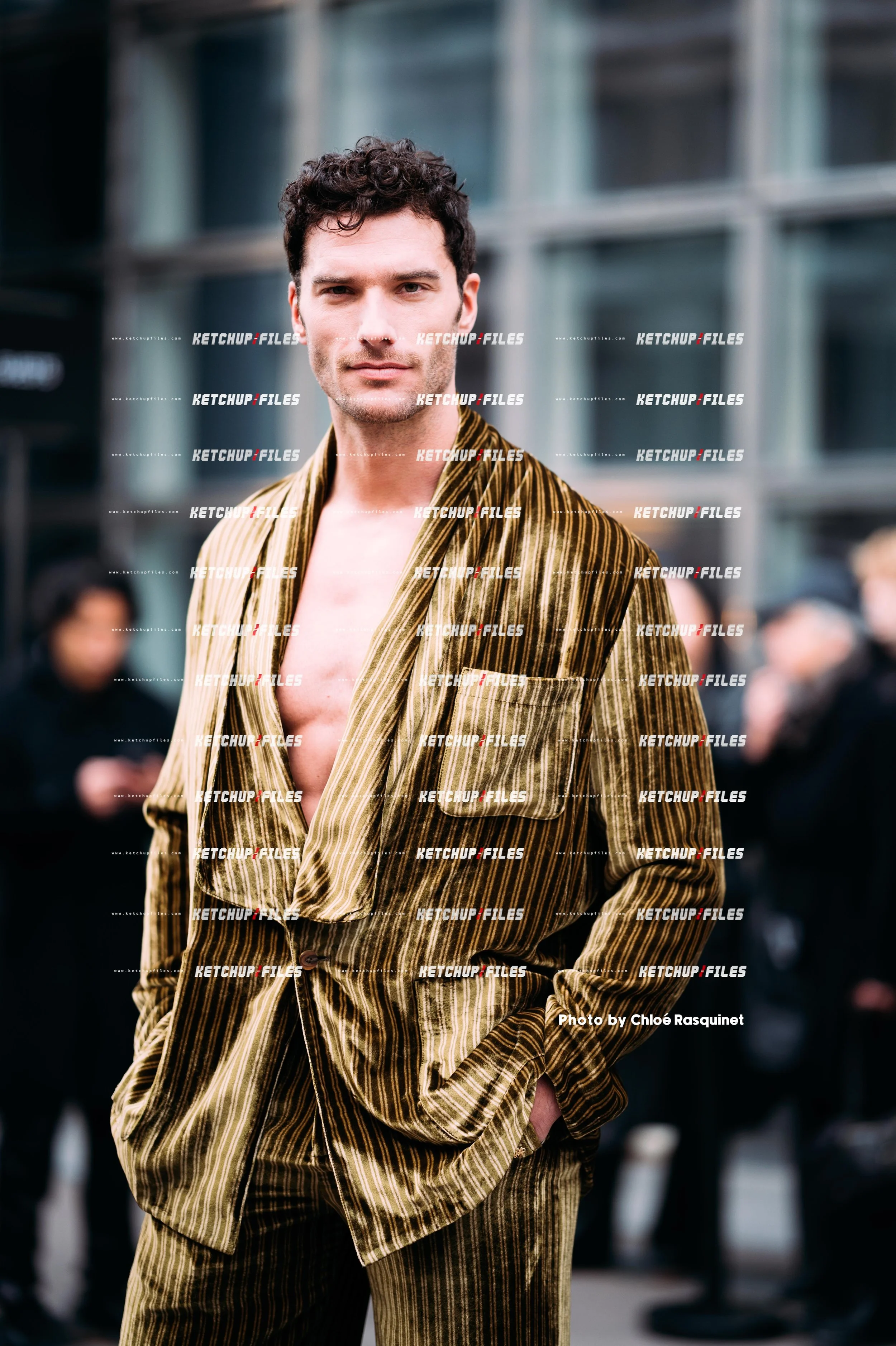 Viktor & Rolf SS26  2026 Street Style Photography | Fashion Week Editorial Photo