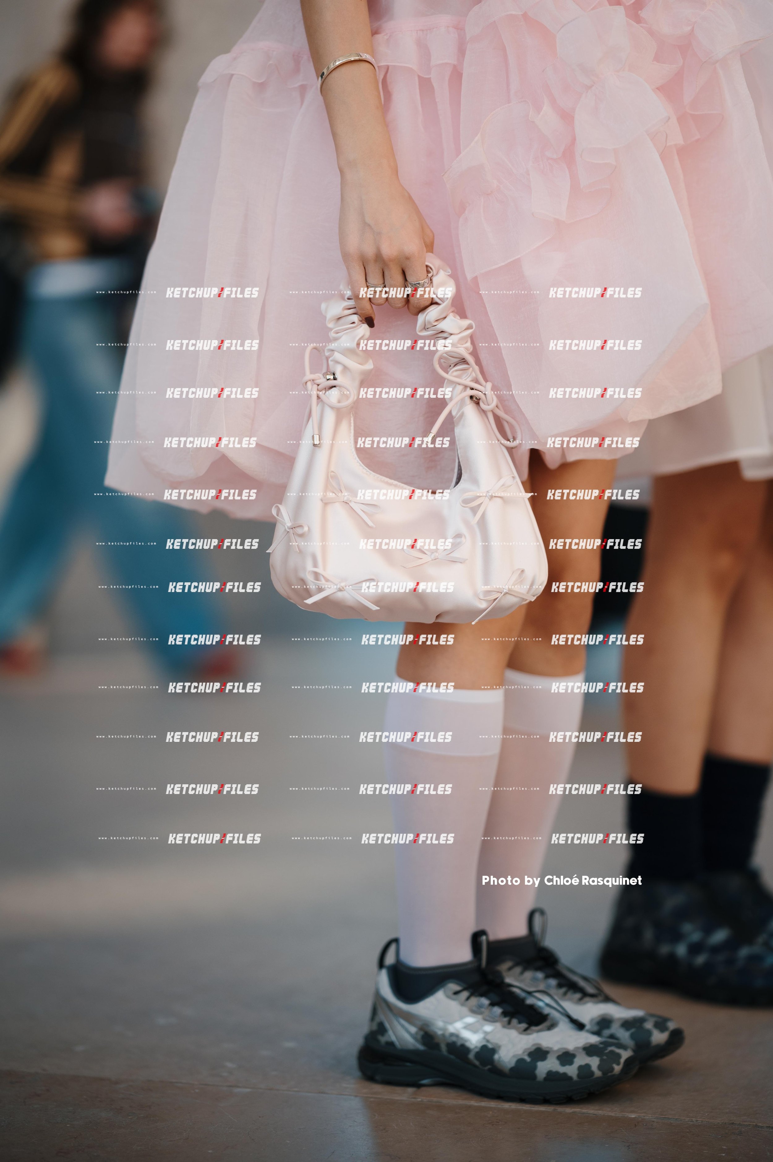 STREET STYLE PHOTO OF GUEST AT CECILIE BAHNSEN FW25 SHOW DURING PARIS FASHION WEEK 2025 PHOTO BY CHLOÉ RASQUINET10.jpg