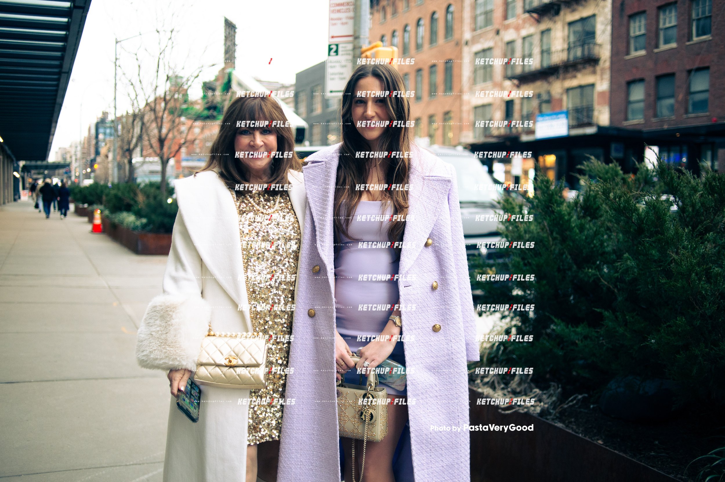 STREET STYLE PHOTO OF GUEST AT THE ALICE + OLIVIA FW25 FW25 SHOW DURING NEW YORK FASHION WEEK 2025 PHOTO BY CELINA ESPINAL9.jpg