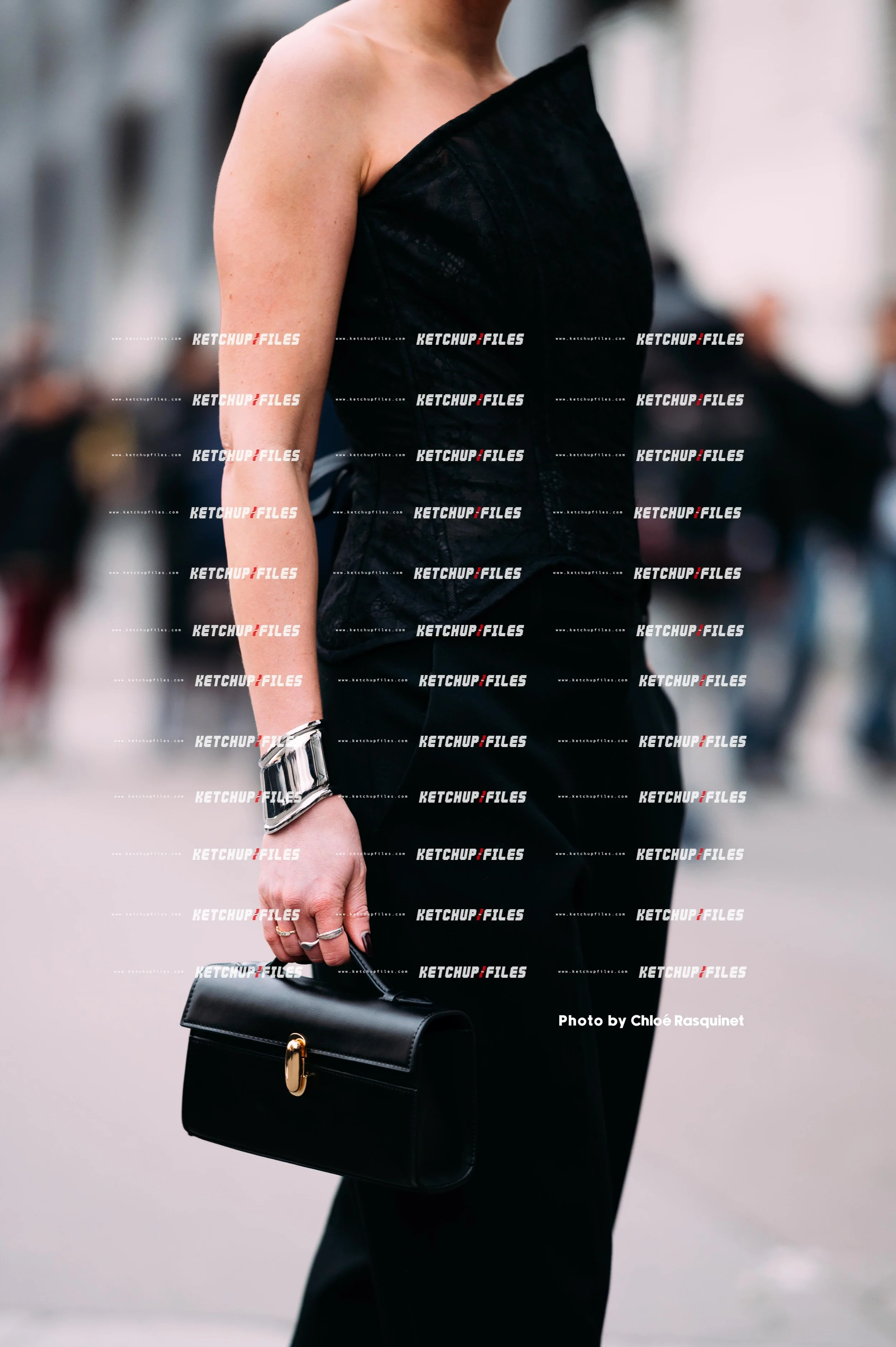 Viktor & Rolf SS26  2026 Street Style Photography | Fashion Week Editorial Photo