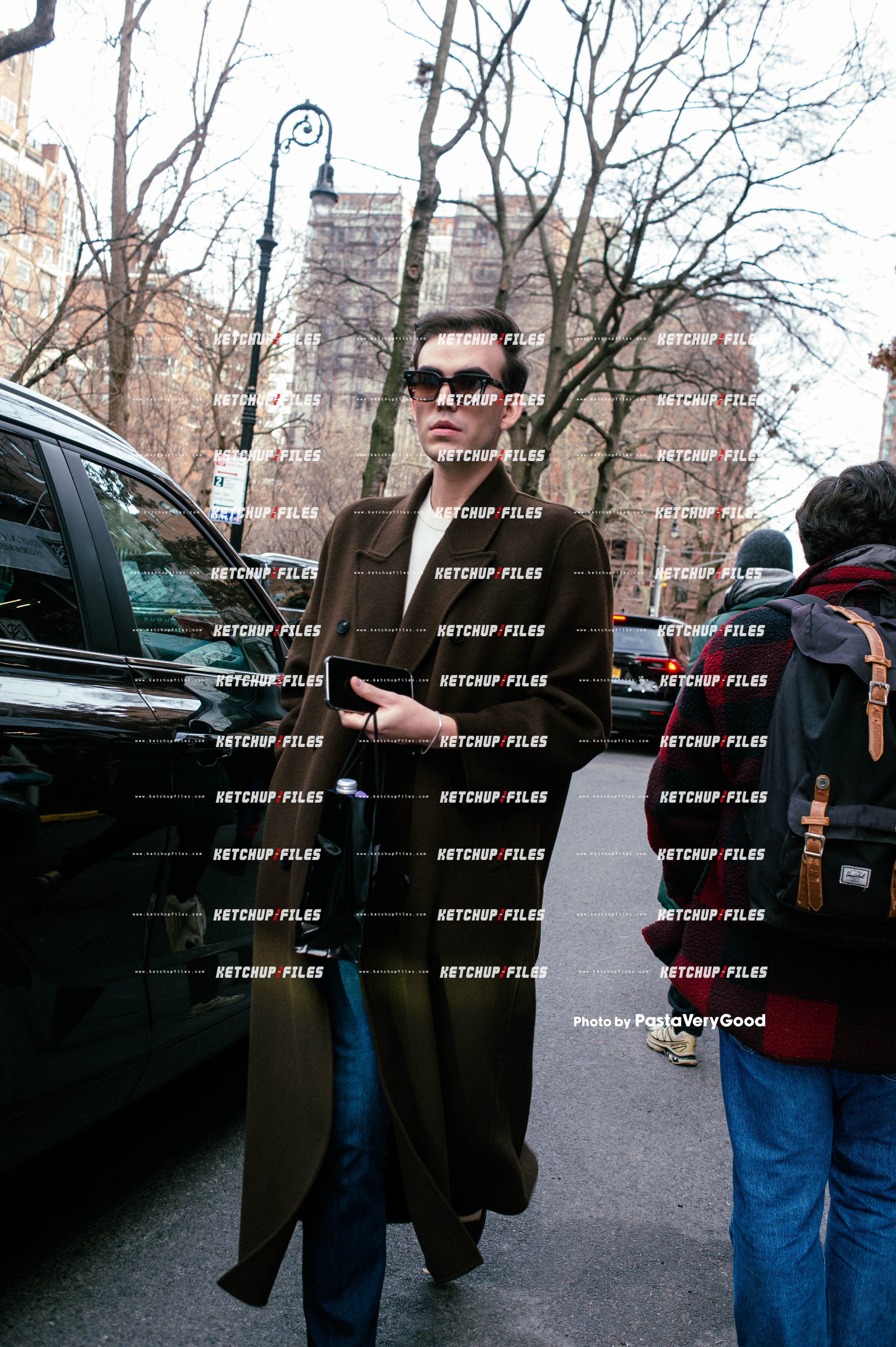 STREET STYLE PHOTO OF GUEST AT THE ANNA SUI FW25 FW25 SHOW DURING NEW YORK FASHION WEEK 2025 PHOTO BY CELINA ESPINAL18.jpg