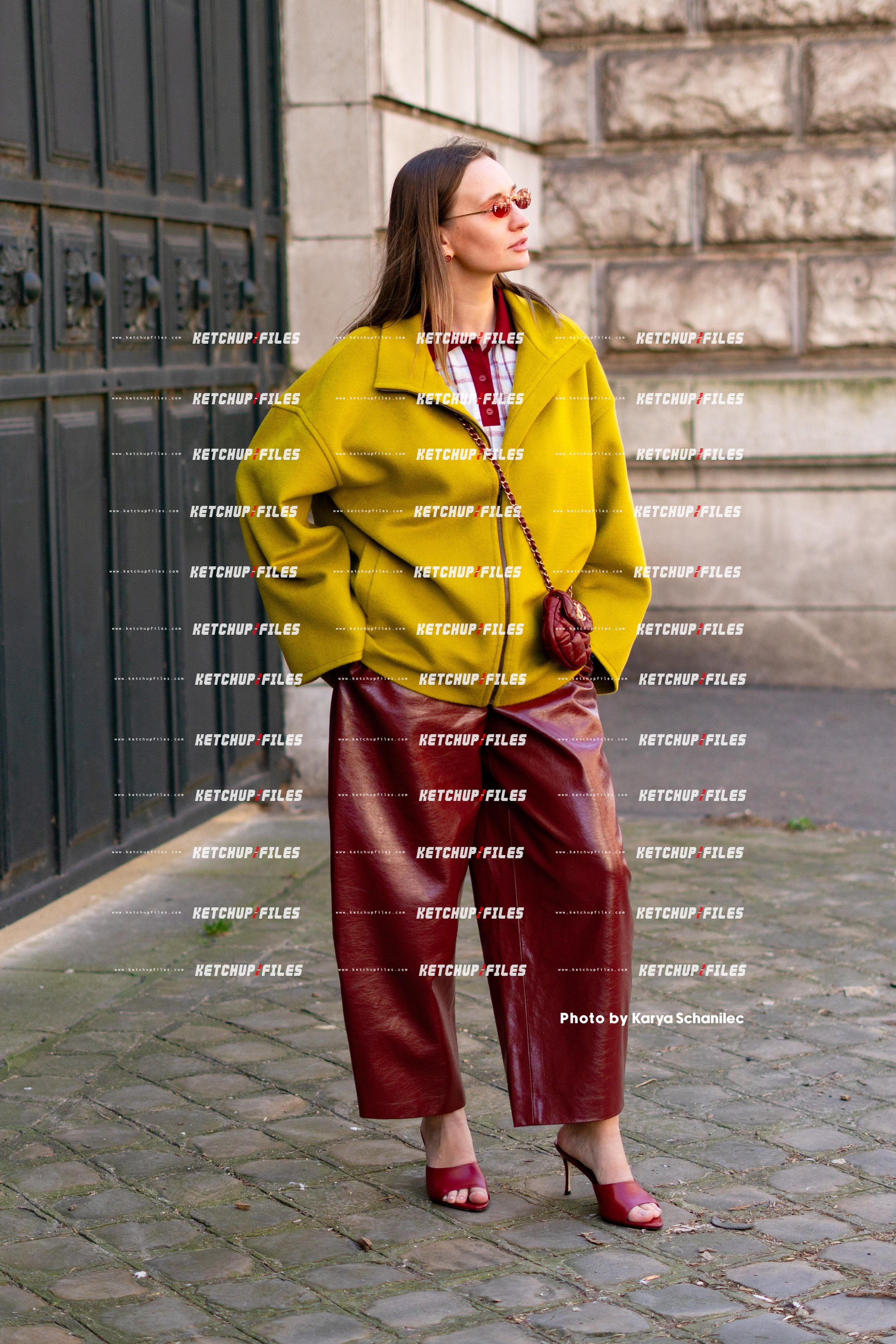 STREET STYLE PHOTO OF GUEST AT HERMÈS FW25 SHOW DURING PARIS FASHION WEEK 2025 PHOTO BY KARYA SCHANILEC2.jpg