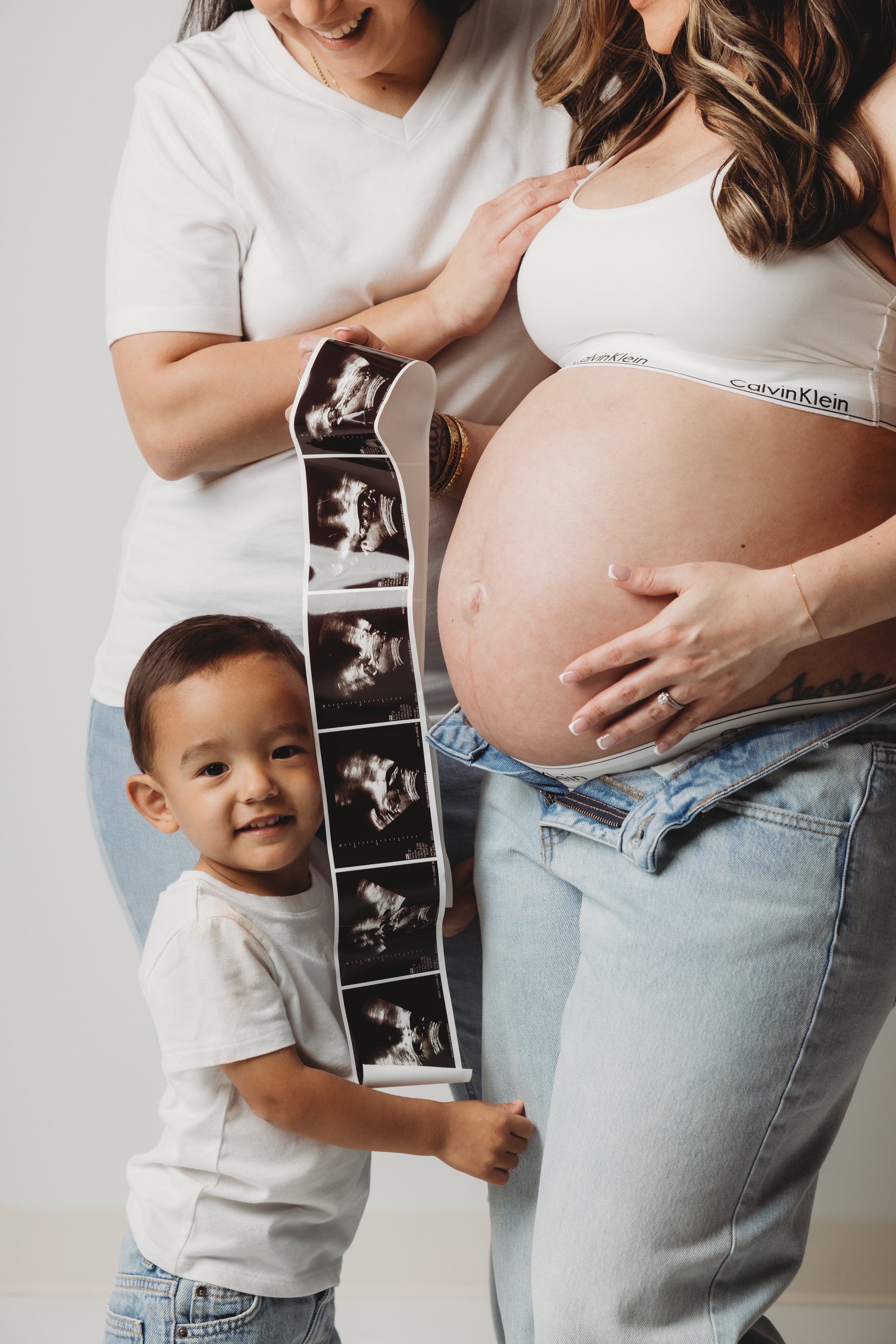 Minimalist Maternity Portrait Session in San Ramon, CA | Studio Blanc