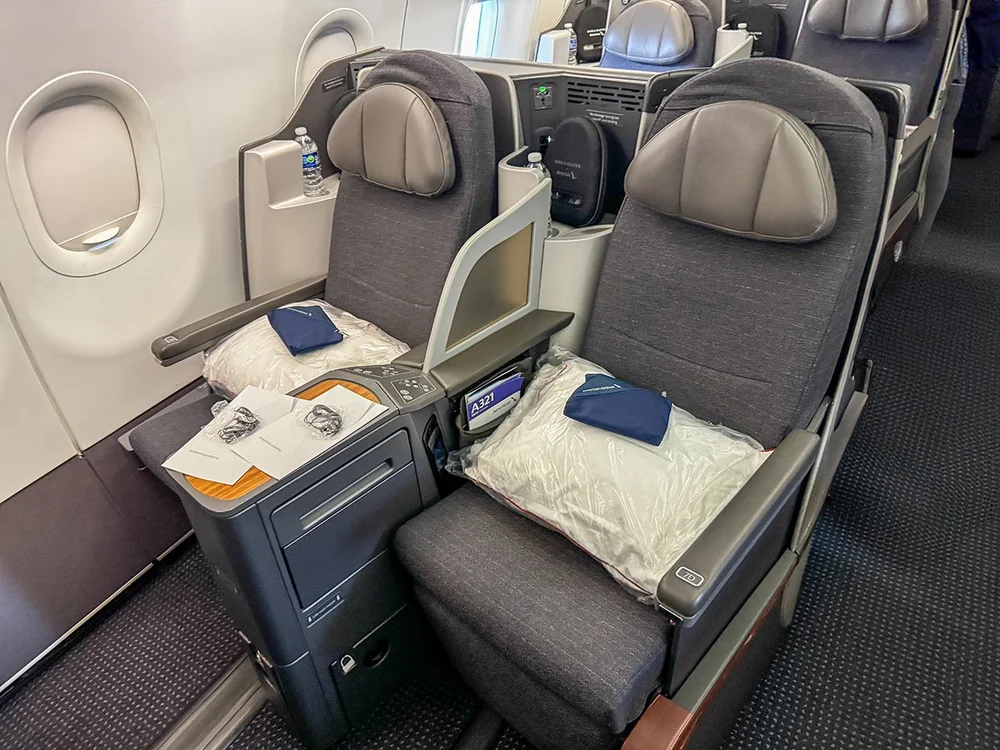 Lot US Airways Envoy - Kit Amenity Bag + 11 Étiquettes Bagages - Occasion/Neuf