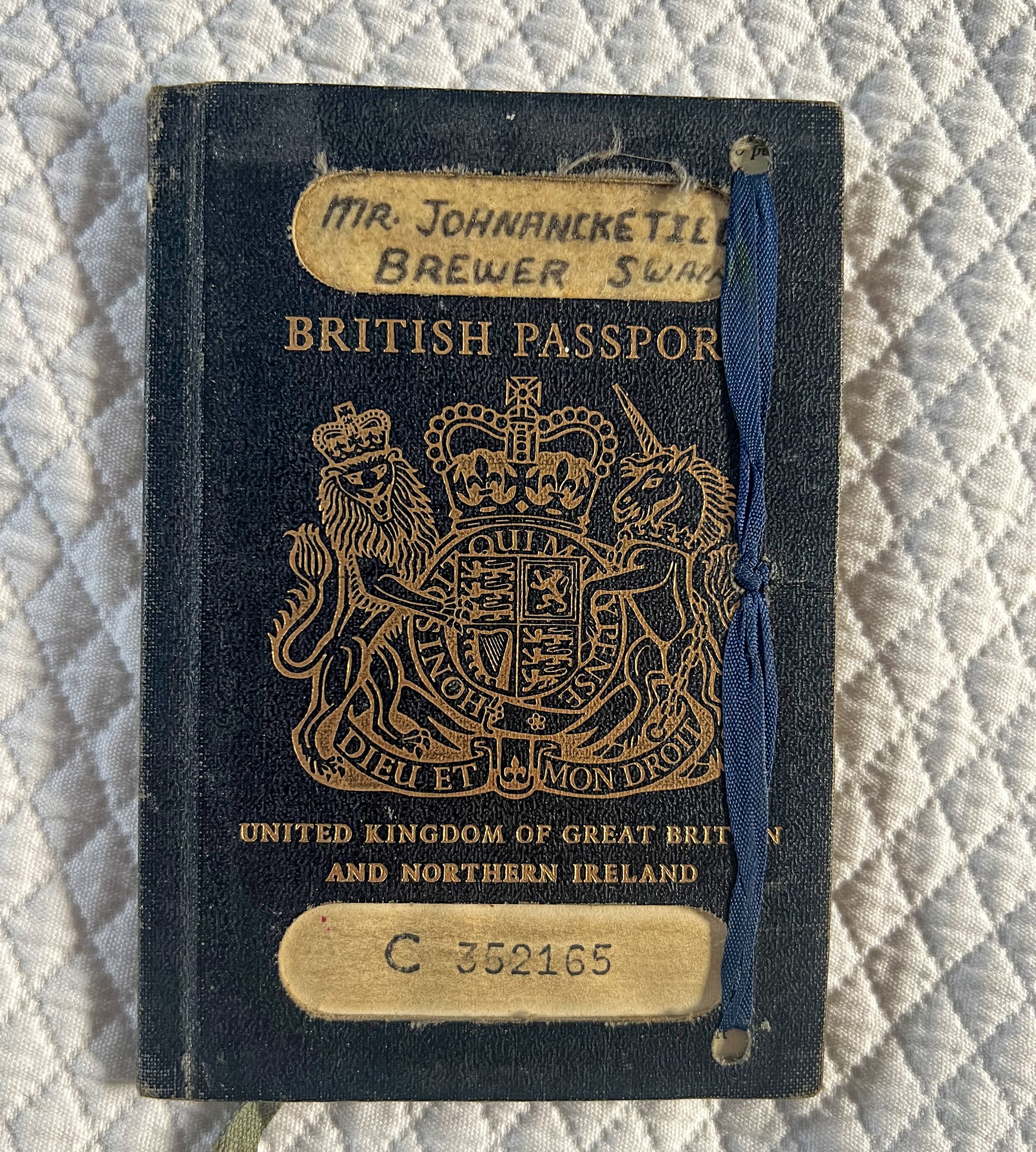 Swain-passport_1975_1.jpeg