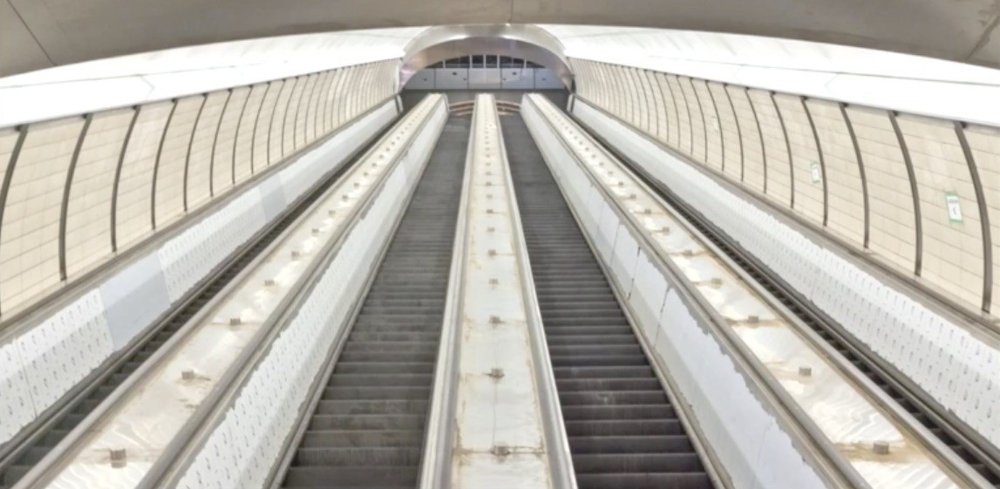  long escalator of hudson yards NYC 
