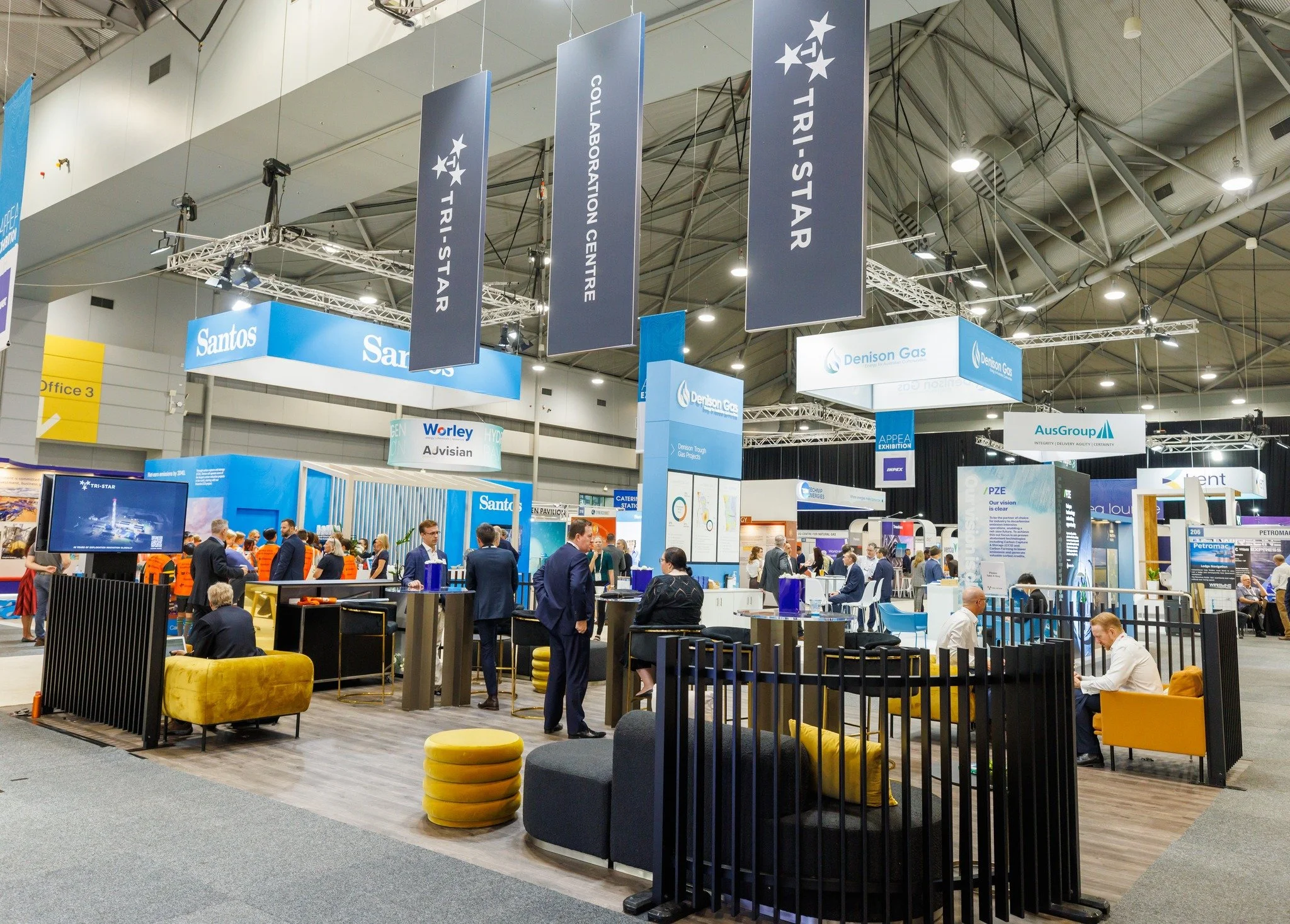 "Transforming Meeting Rooms into Masterpieces for Your Next Conference! 🌆💼